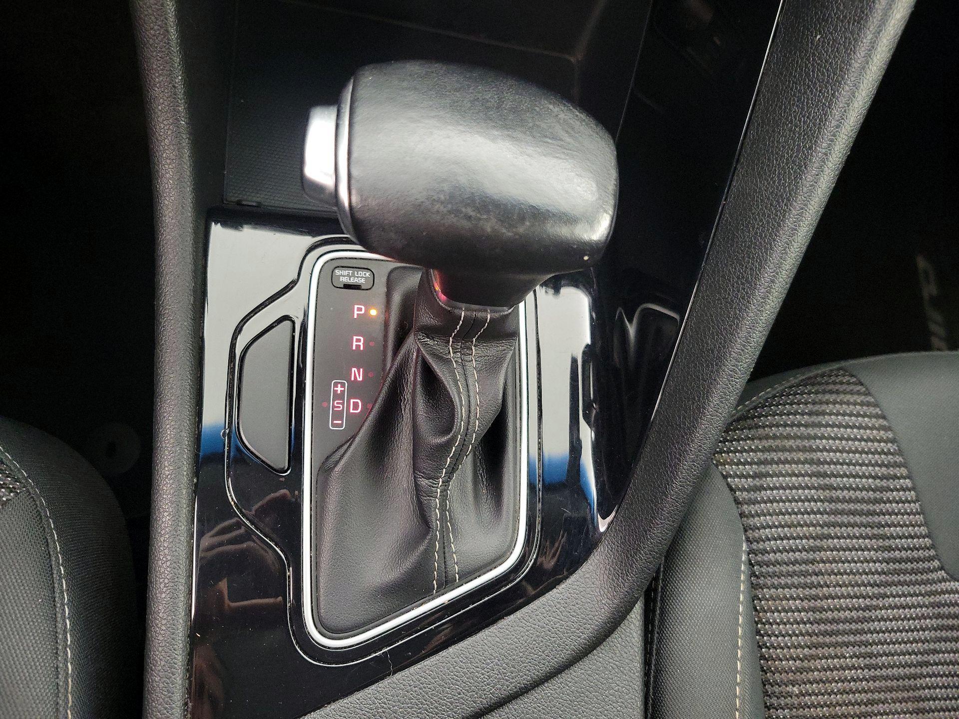 Thumbnail: 2020 Kia Niro - 17