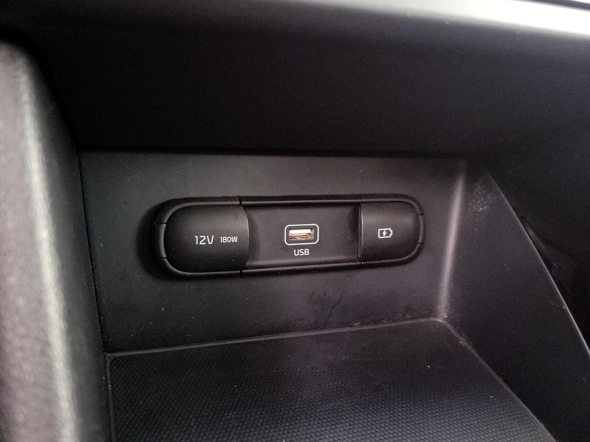 Thumbnail: 2020 Kia Niro - 18