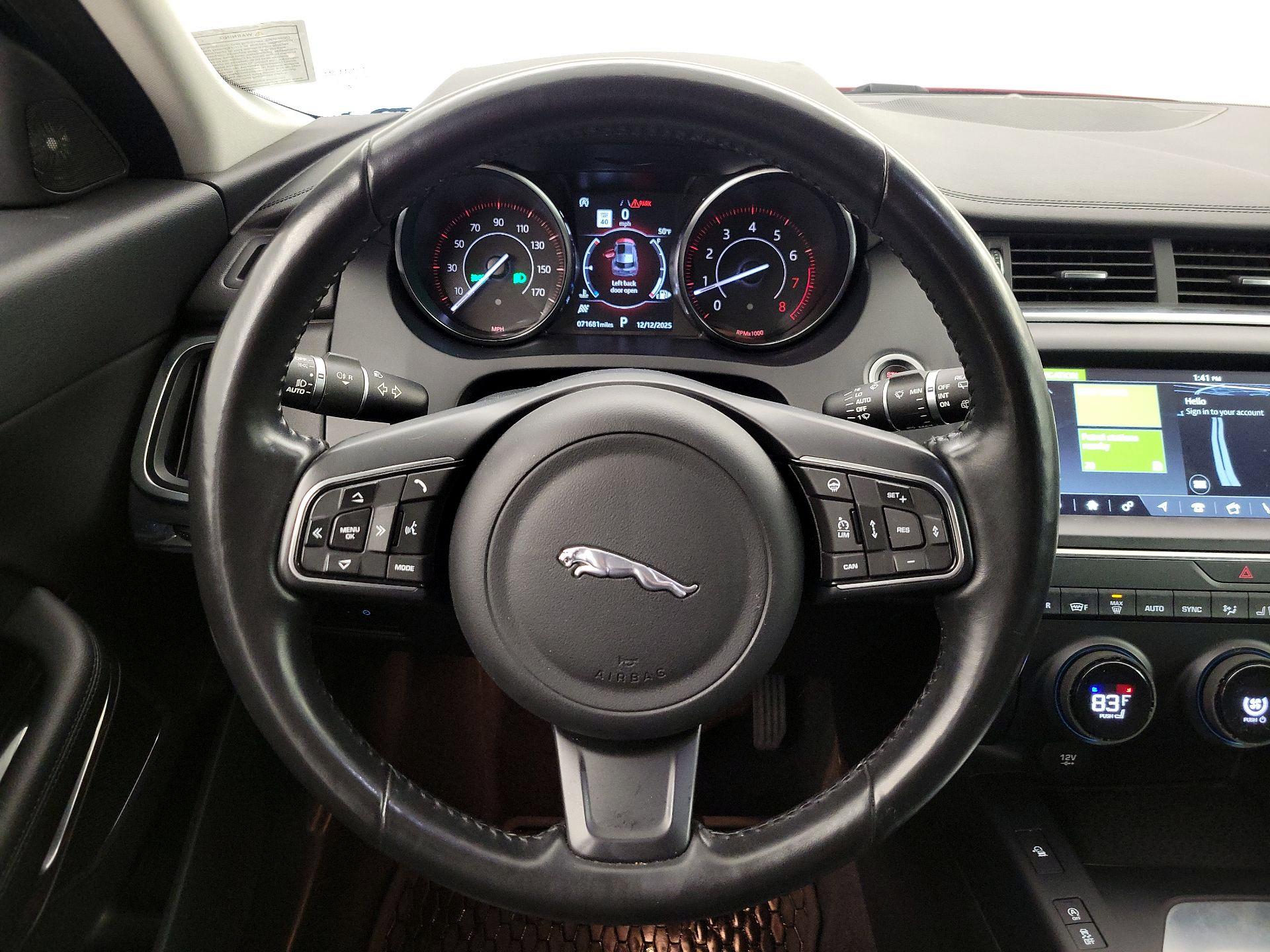 Thumbnail: 2018 Jaguar E-Pace - 10