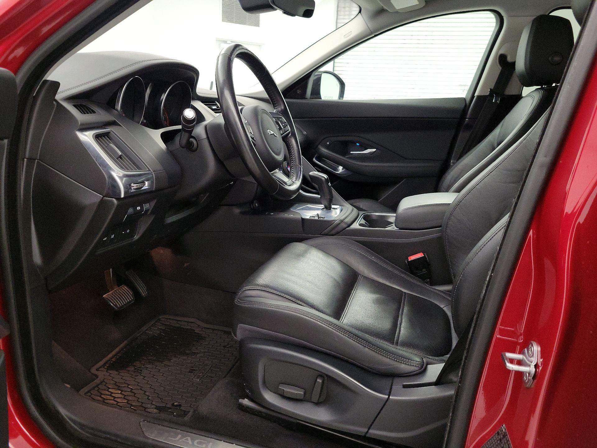 Thumbnail: 2018 Jaguar E-Pace - 11