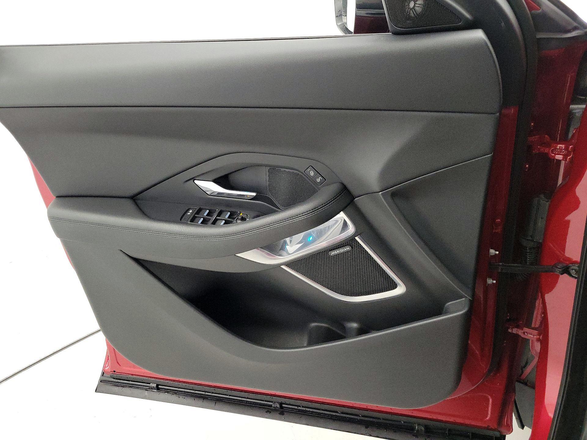 Thumbnail: 2018 Jaguar E-Pace - 12