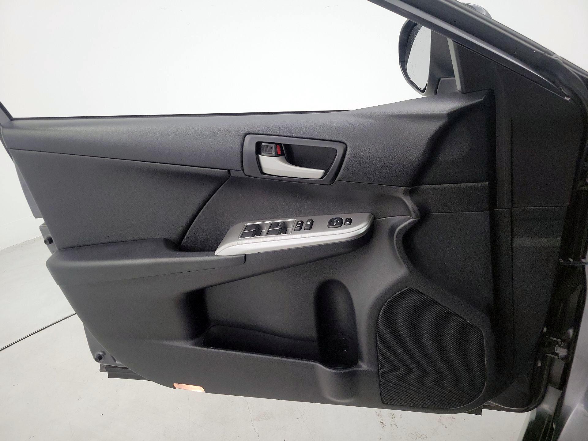 Thumbnail: 2014 Toyota Camry - 12