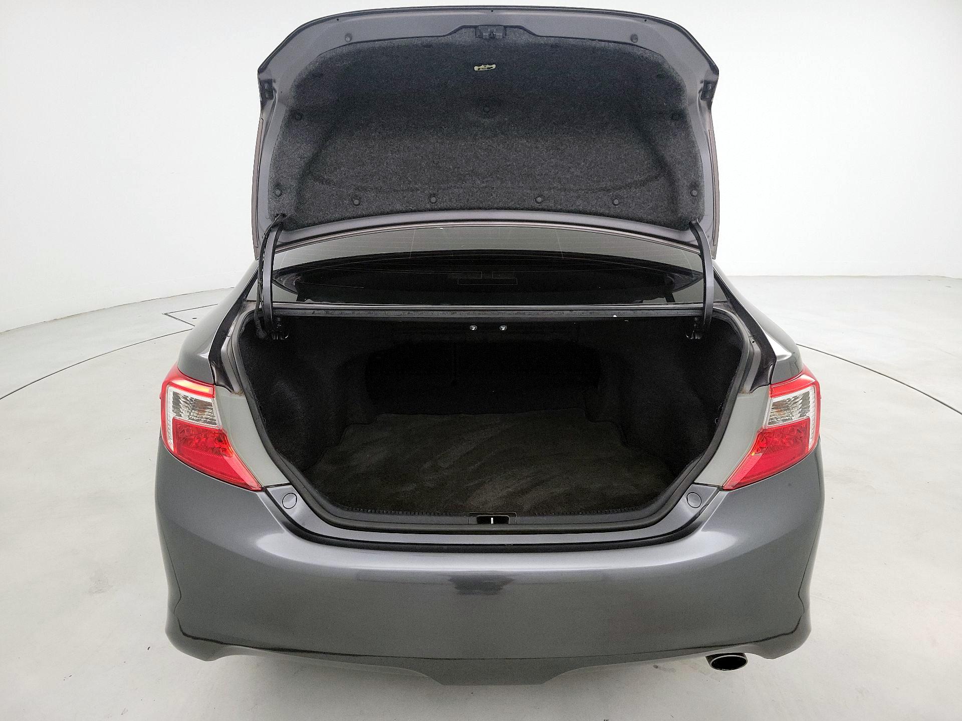 Thumbnail: 2014 Toyota Camry - 20