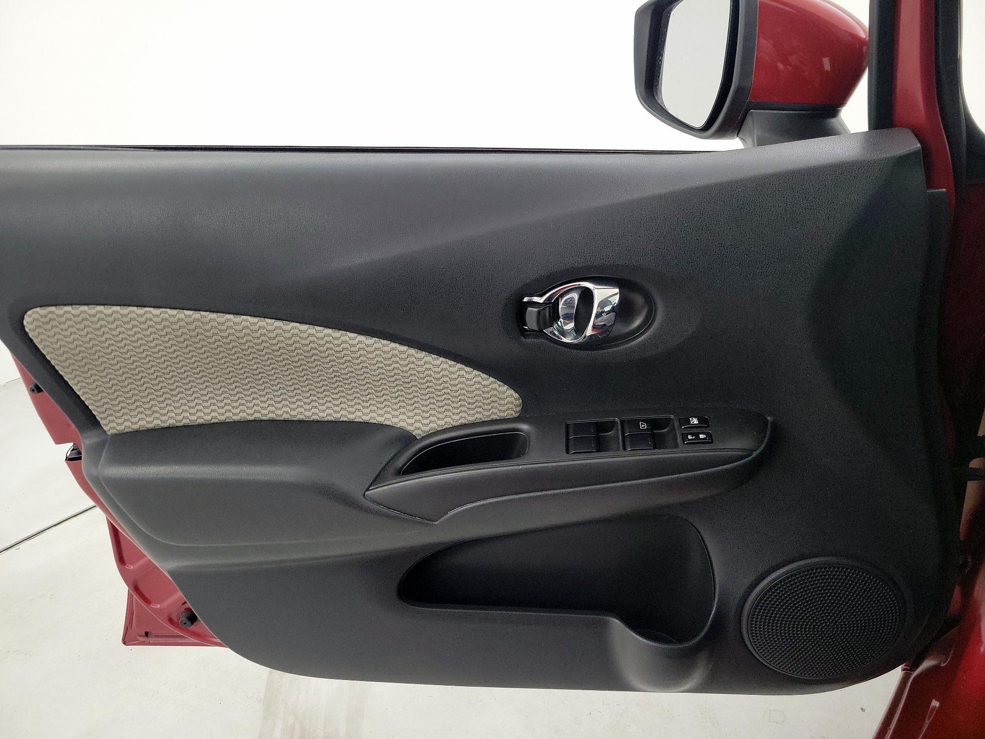 Thumbnail: 2016 Nissan Versa Note - 12