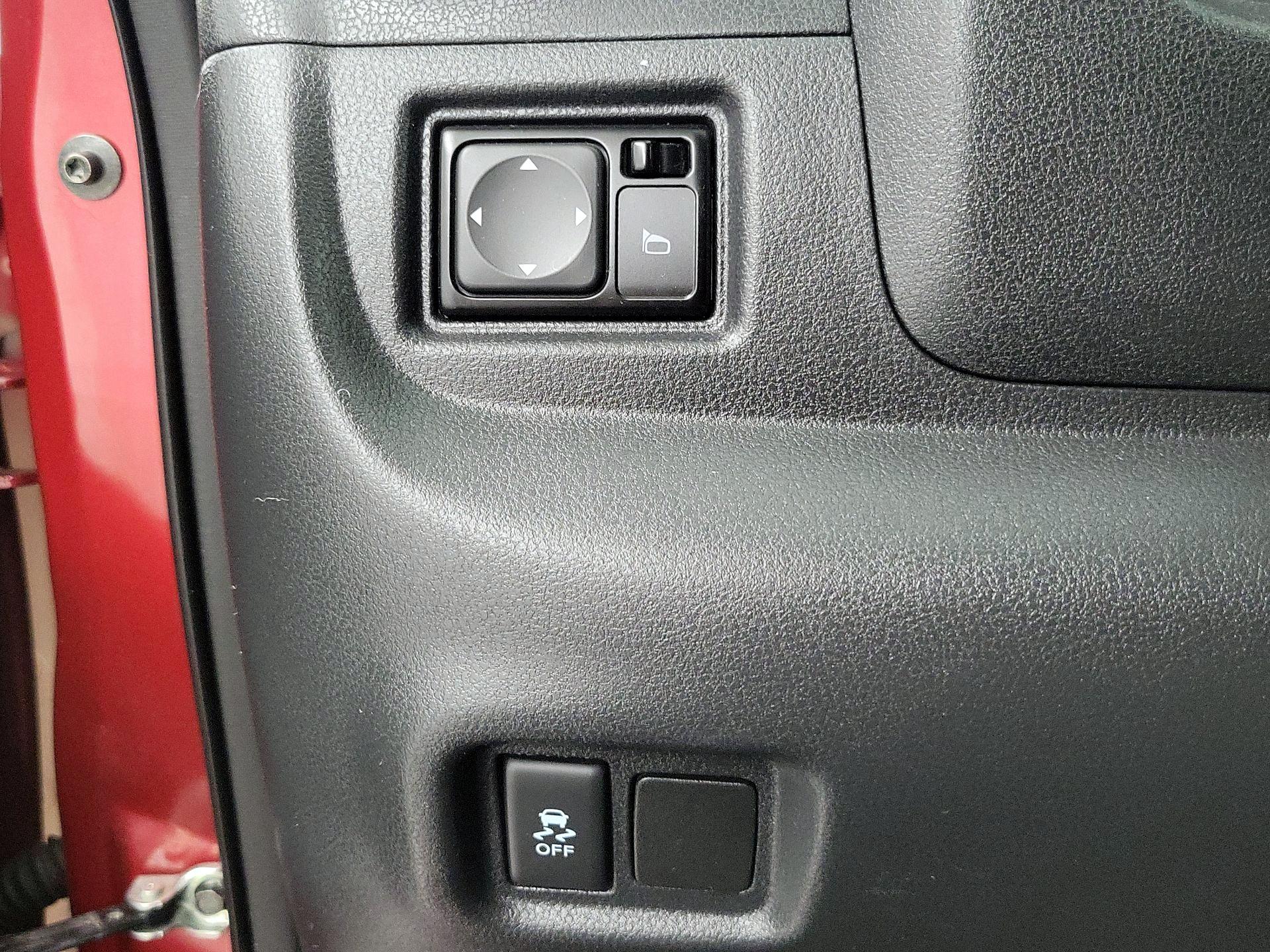 Thumbnail: 2016 Nissan Versa Note - 13