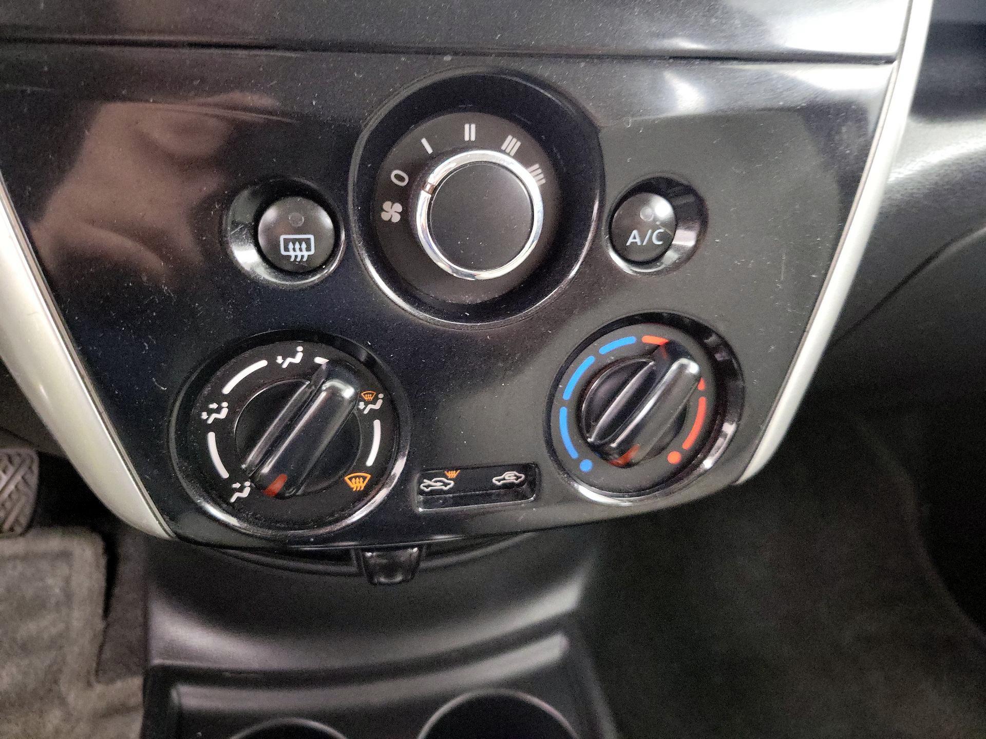 Thumbnail: 2016 Nissan Versa Note - 16