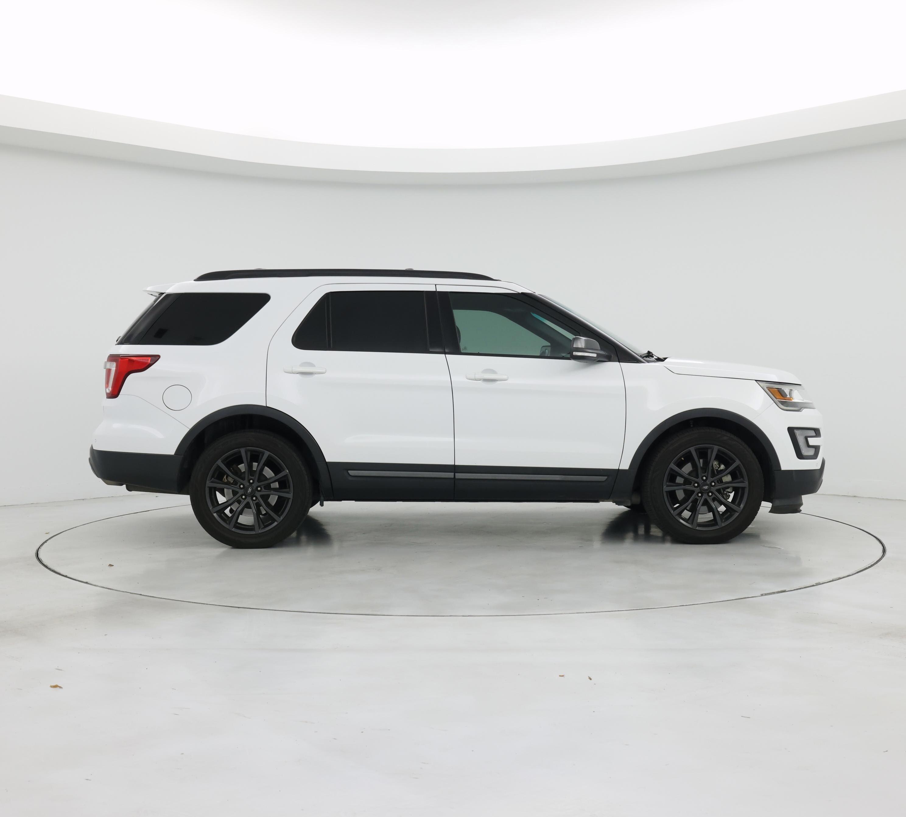 Thumbnail: 2017 Ford Explorer - 7