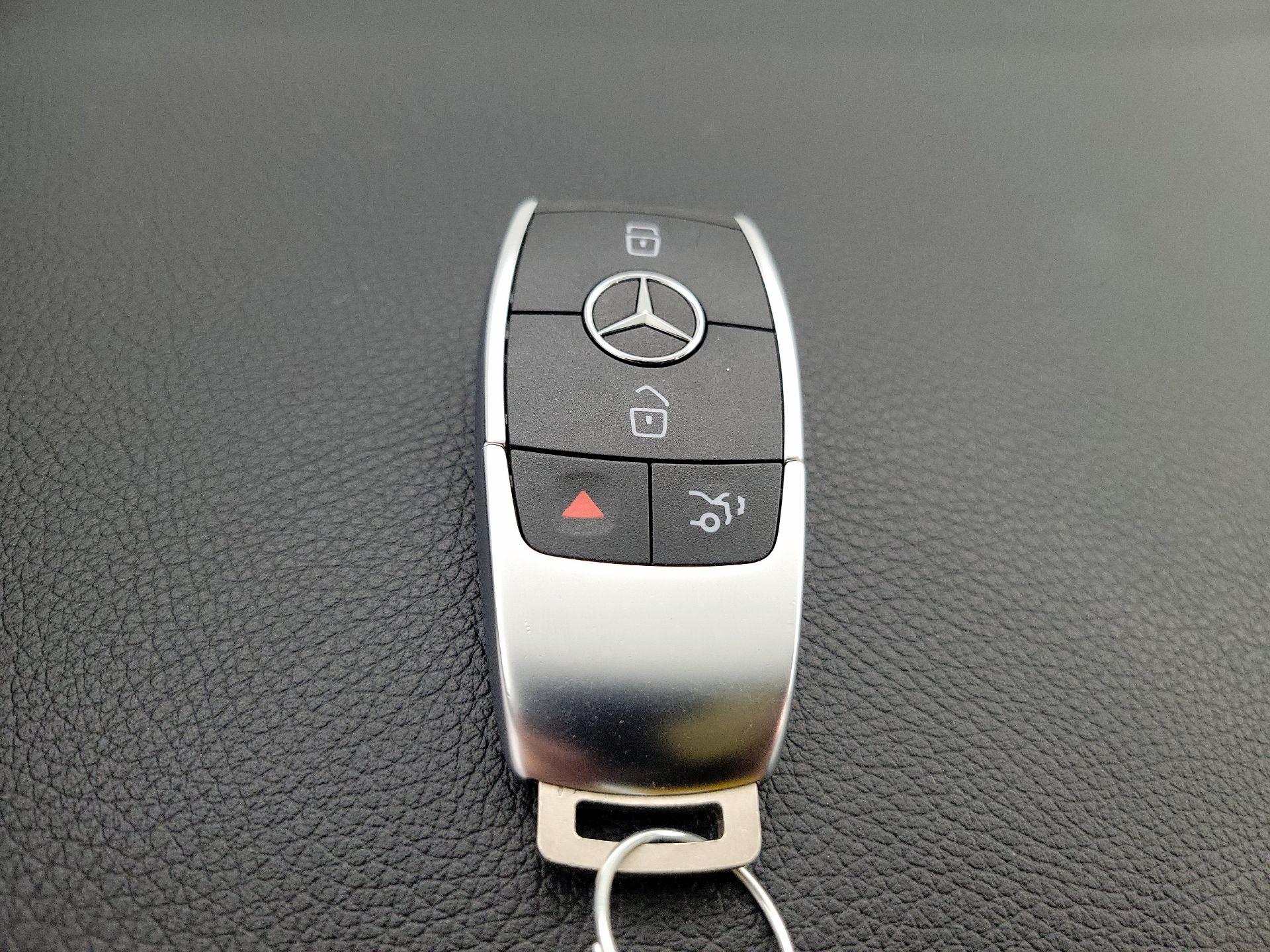 Thumbnail: 2022 Mercedes-Benz GLC - 20