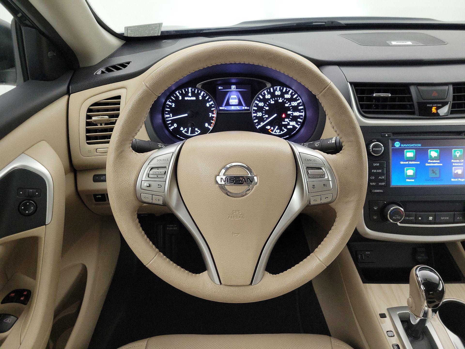 Thumbnail: 2016 Nissan Altima - 10