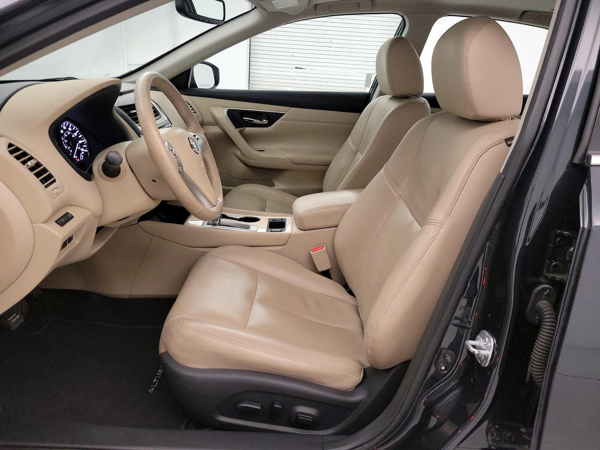 Thumbnail: 2016 Nissan Altima - 11