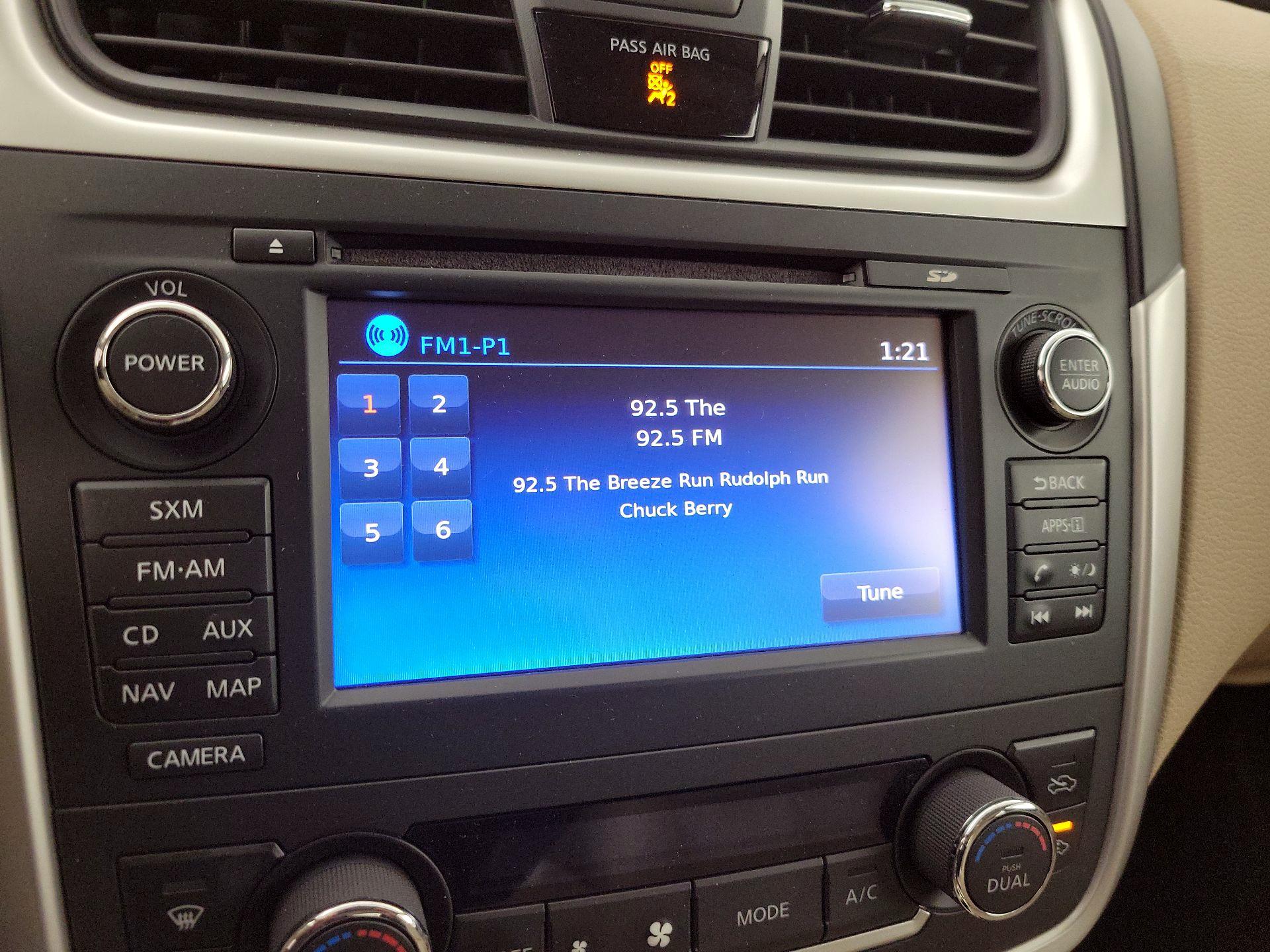 Thumbnail: 2016 Nissan Altima - 16