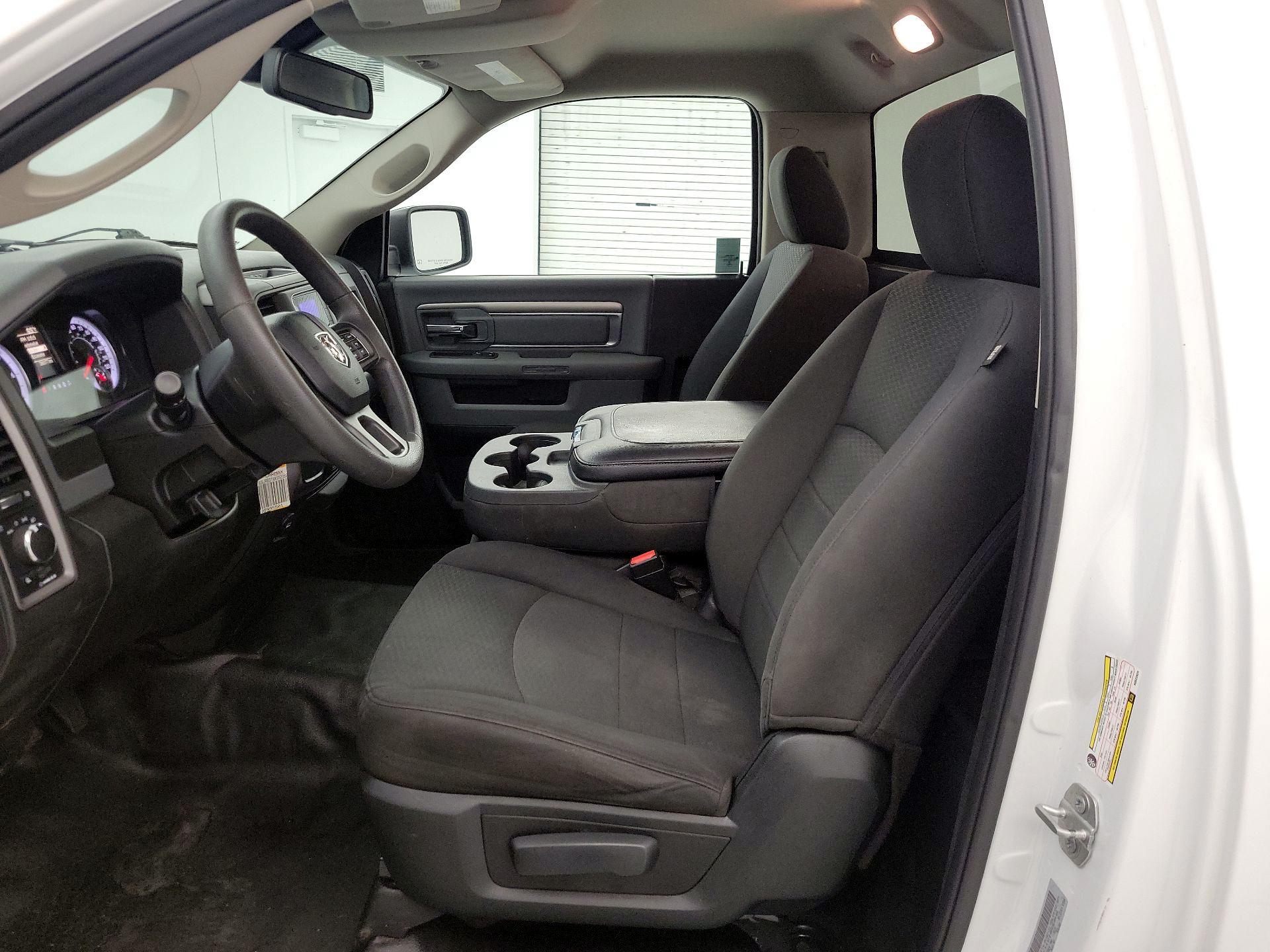 Thumbnail: 2019 RAM 1500 Classic - 11