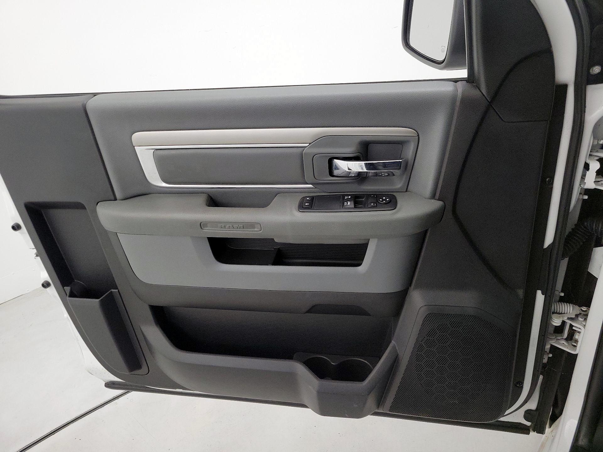 Thumbnail: 2019 RAM 1500 Classic - 12