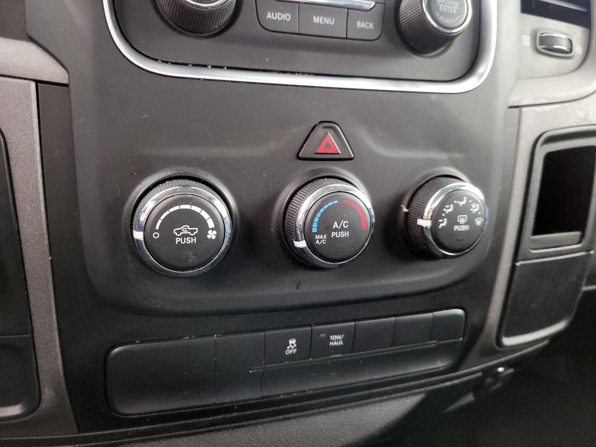 Thumbnail: 2019 RAM 1500 Classic - 15