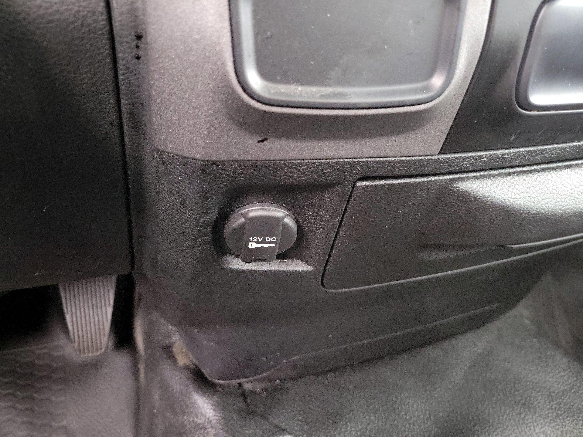 Thumbnail: 2019 RAM 1500 Classic - 17