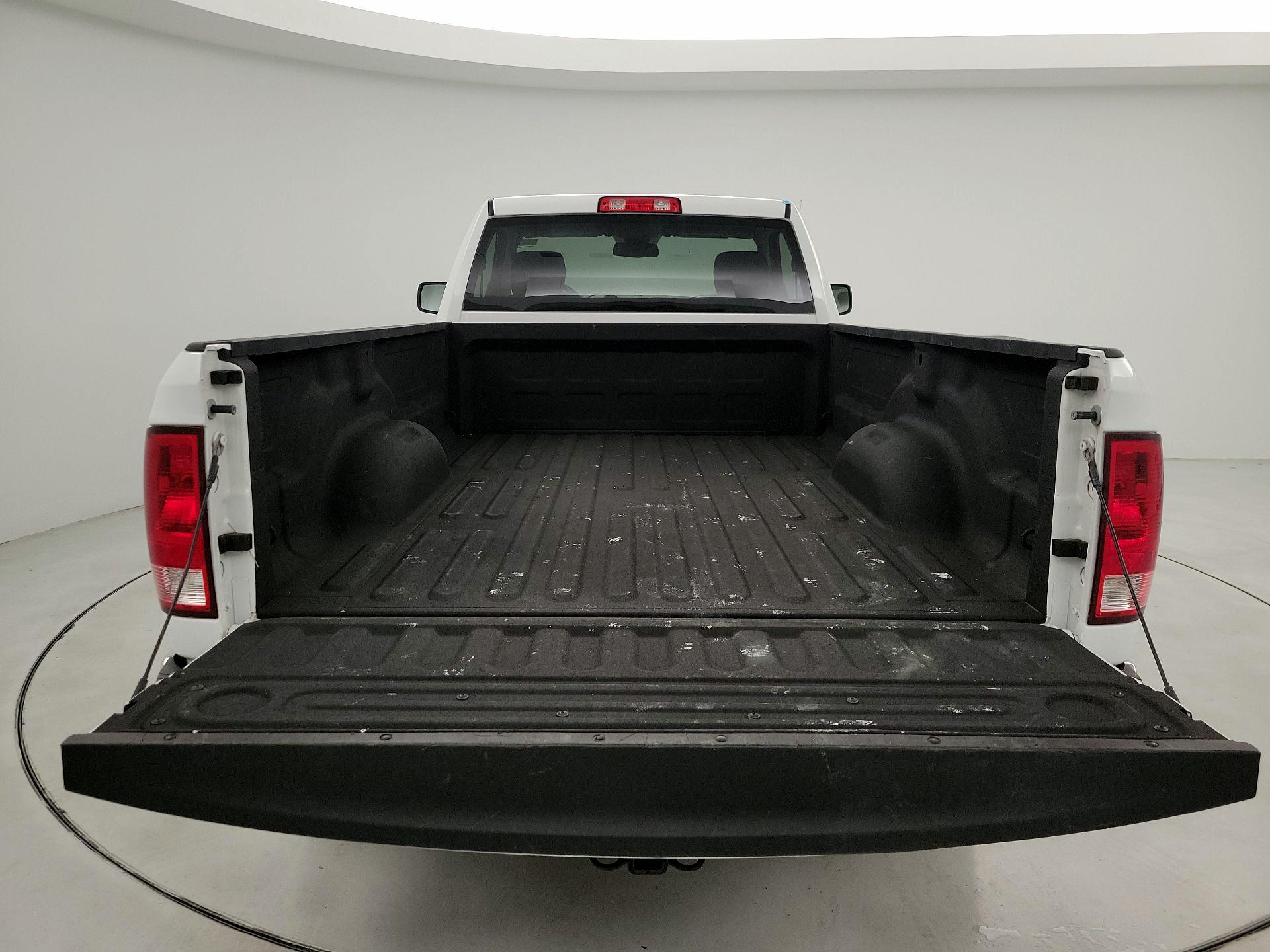 Thumbnail: 2019 RAM 1500 Classic - 18