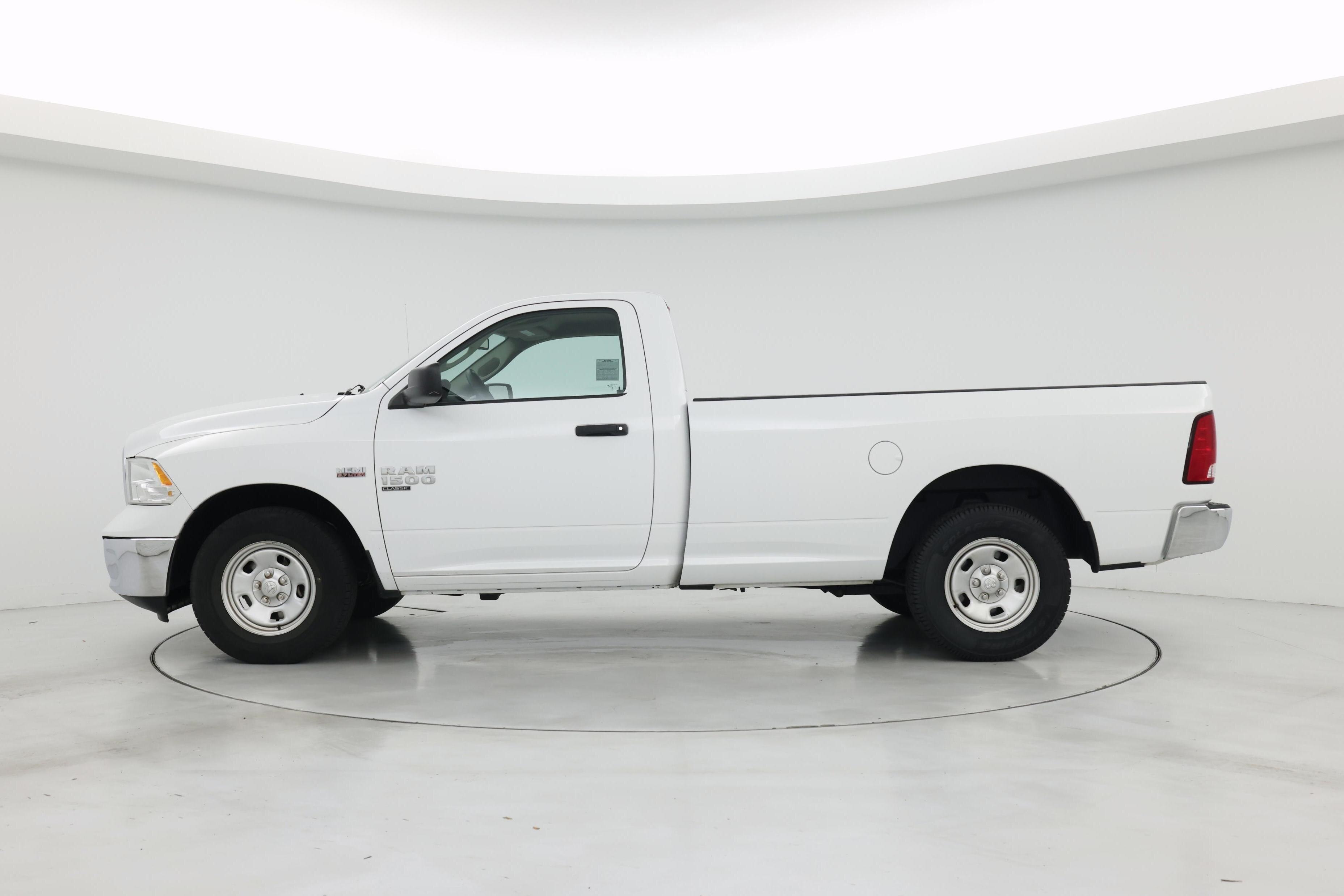 Thumbnail: 2019 RAM 1500 Classic - 3