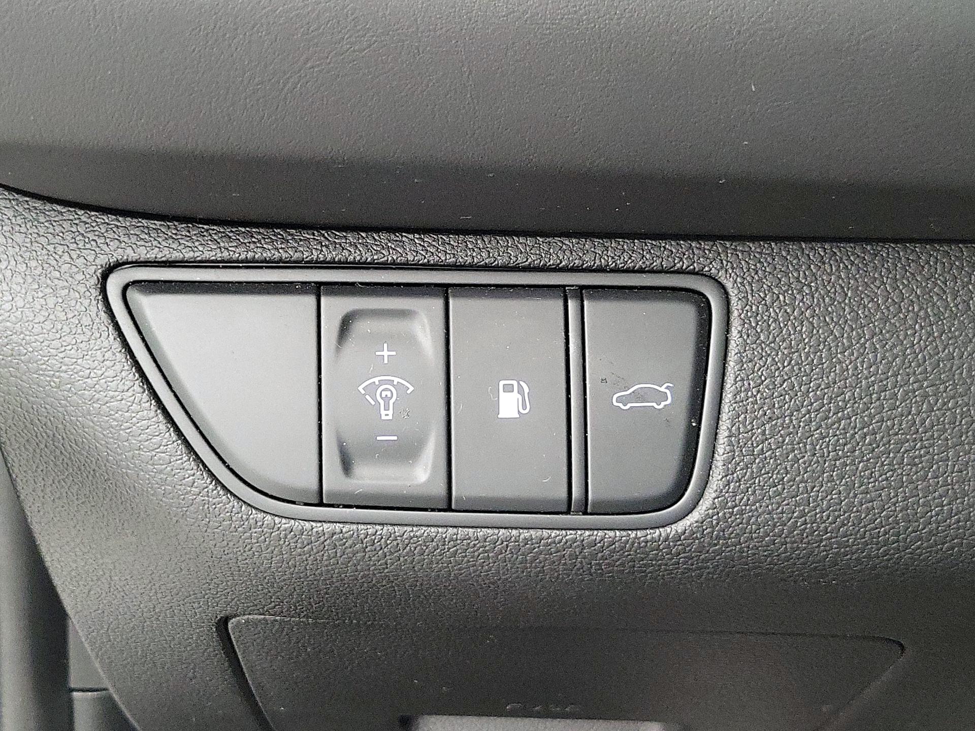 Thumbnail: 2023 Genesis G70 - 13