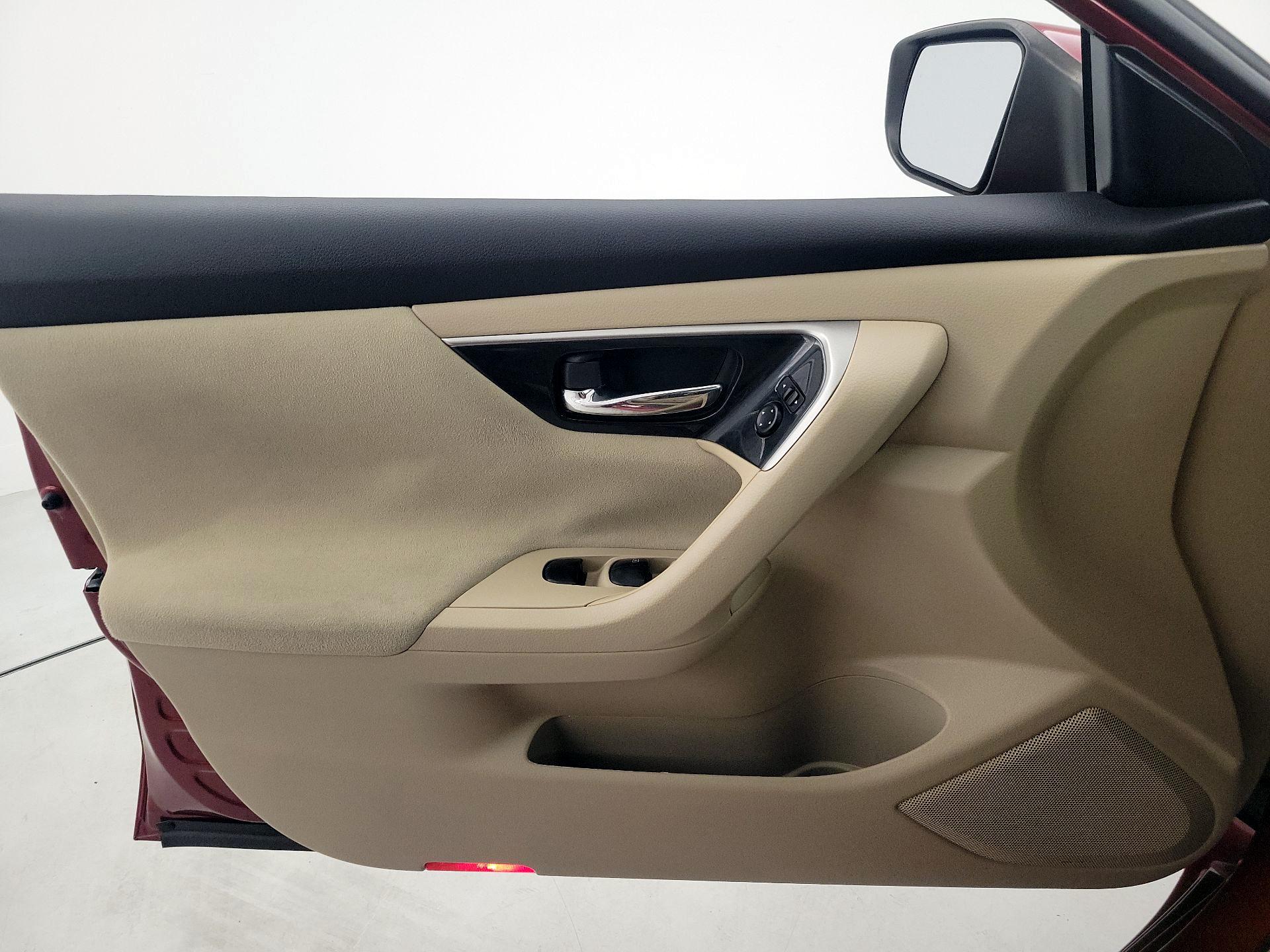 Thumbnail: 2014 Nissan Altima - 12