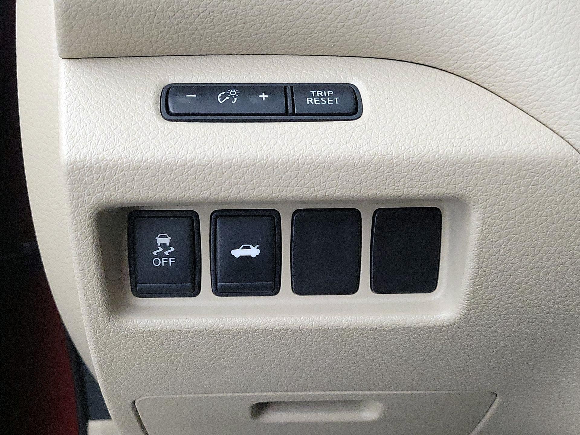 Thumbnail: 2014 Nissan Altima - 13