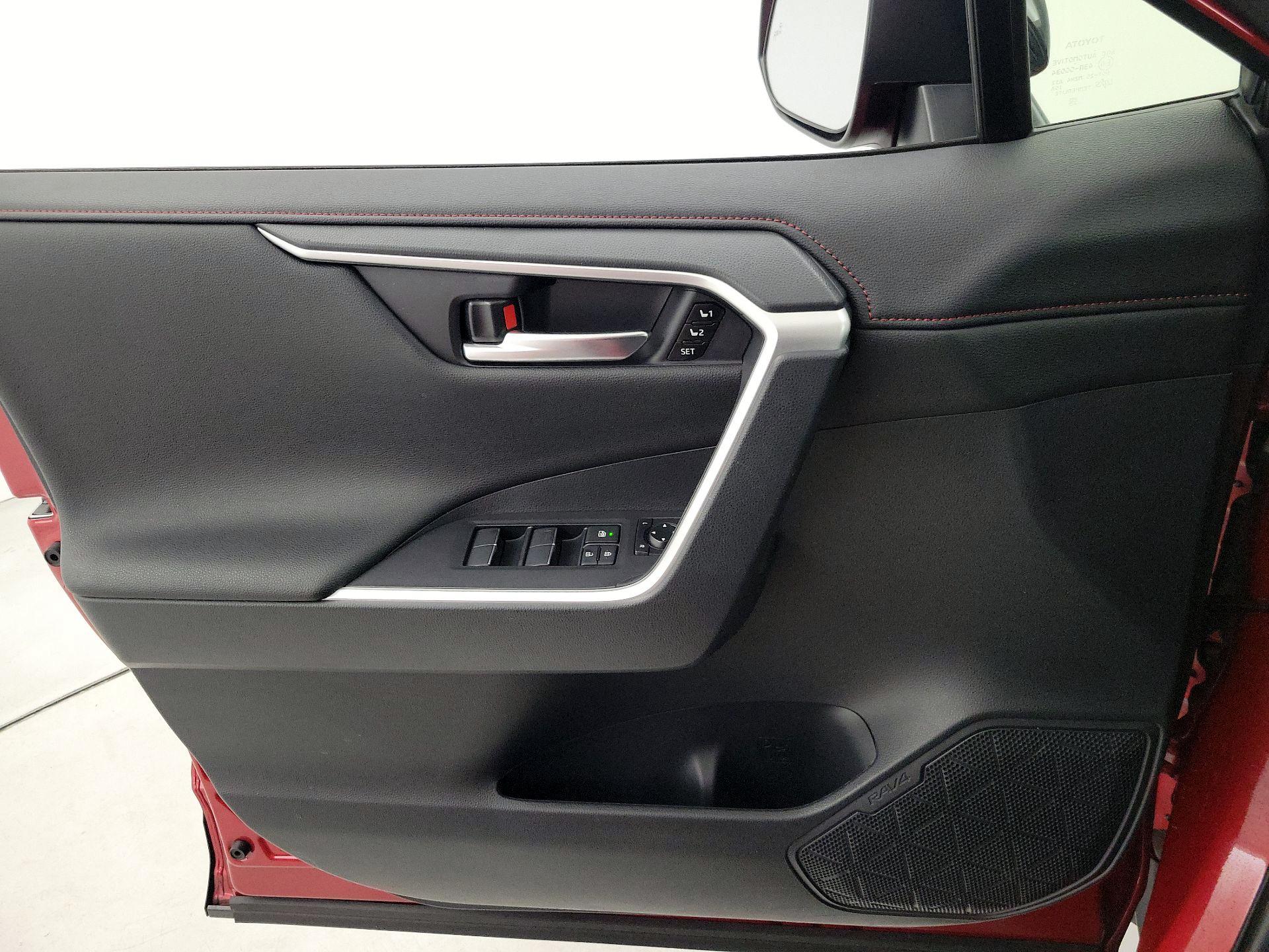 Thumbnail: 2021 Toyota RAV4 - 12