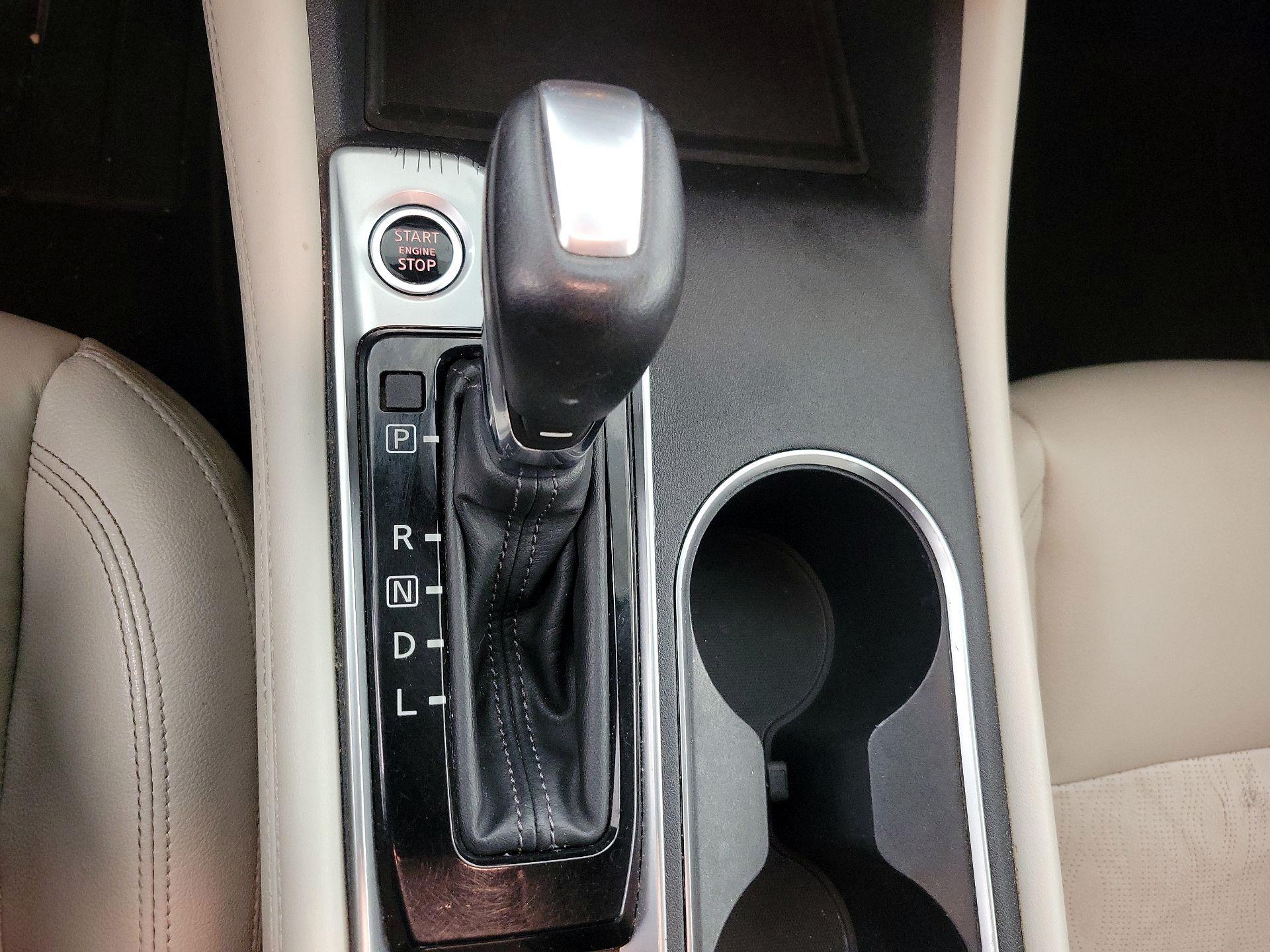 Thumbnail: 2019 Nissan Altima - 17