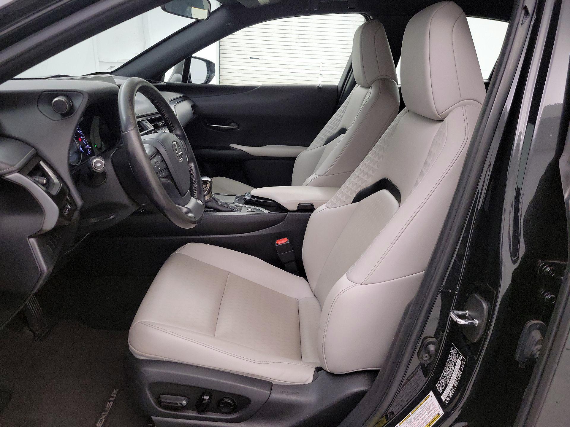 Thumbnail: 2021 Lexus UX - 11