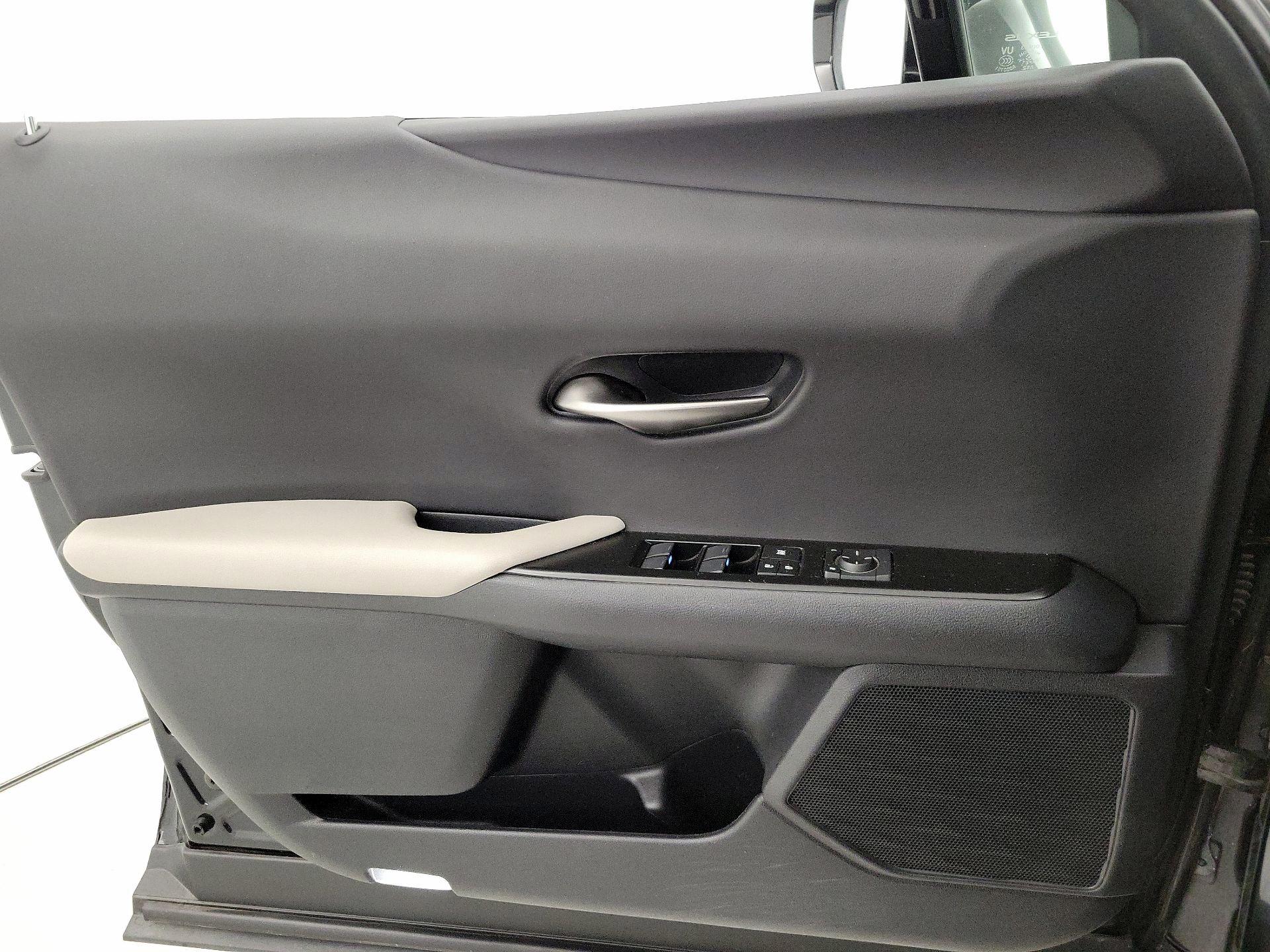 Thumbnail: 2021 Lexus UX - 12