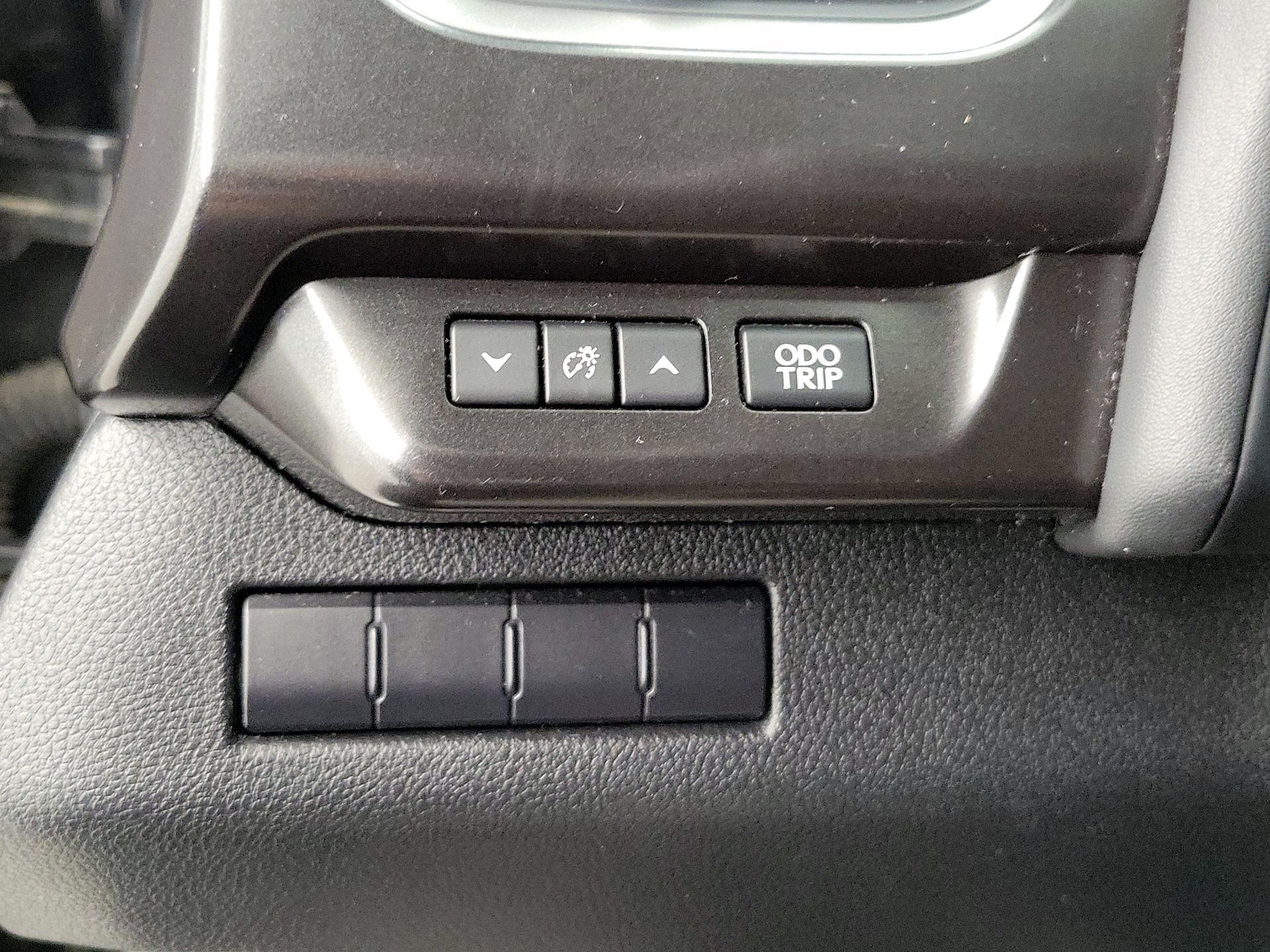 Thumbnail: 2021 Lexus UX - 13