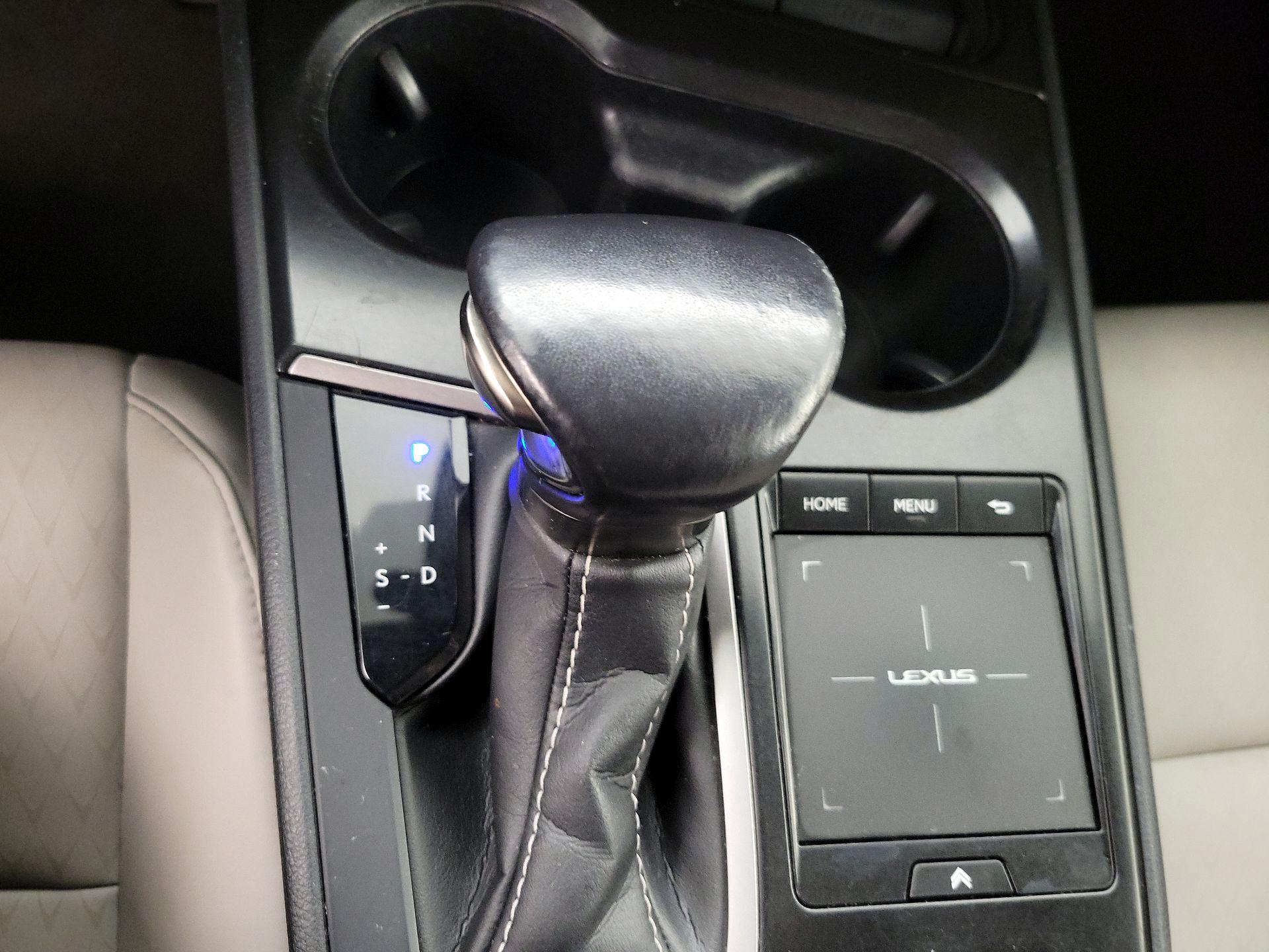 Thumbnail: 2021 Lexus UX - 17