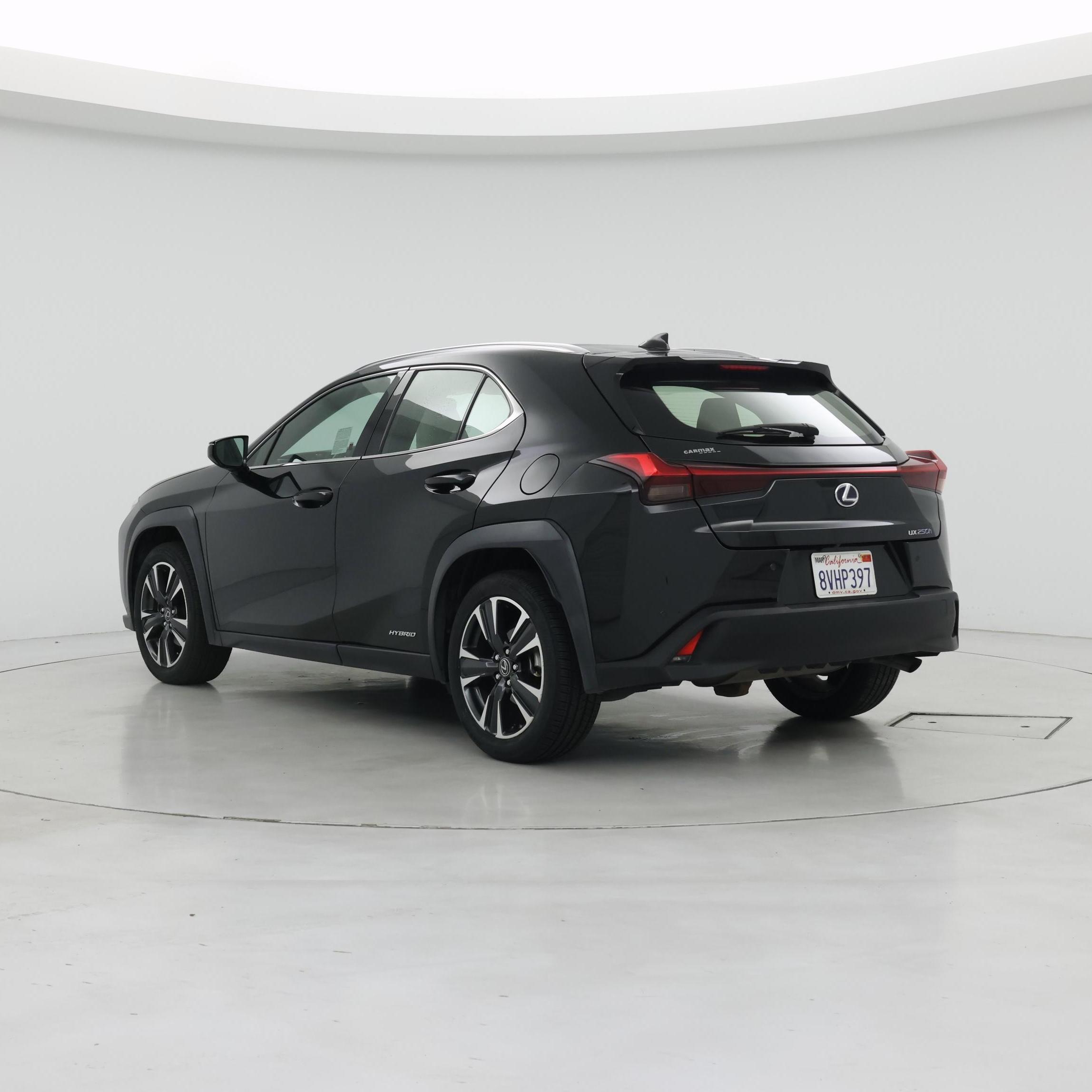 Thumbnail: 2021 Lexus UX - 2