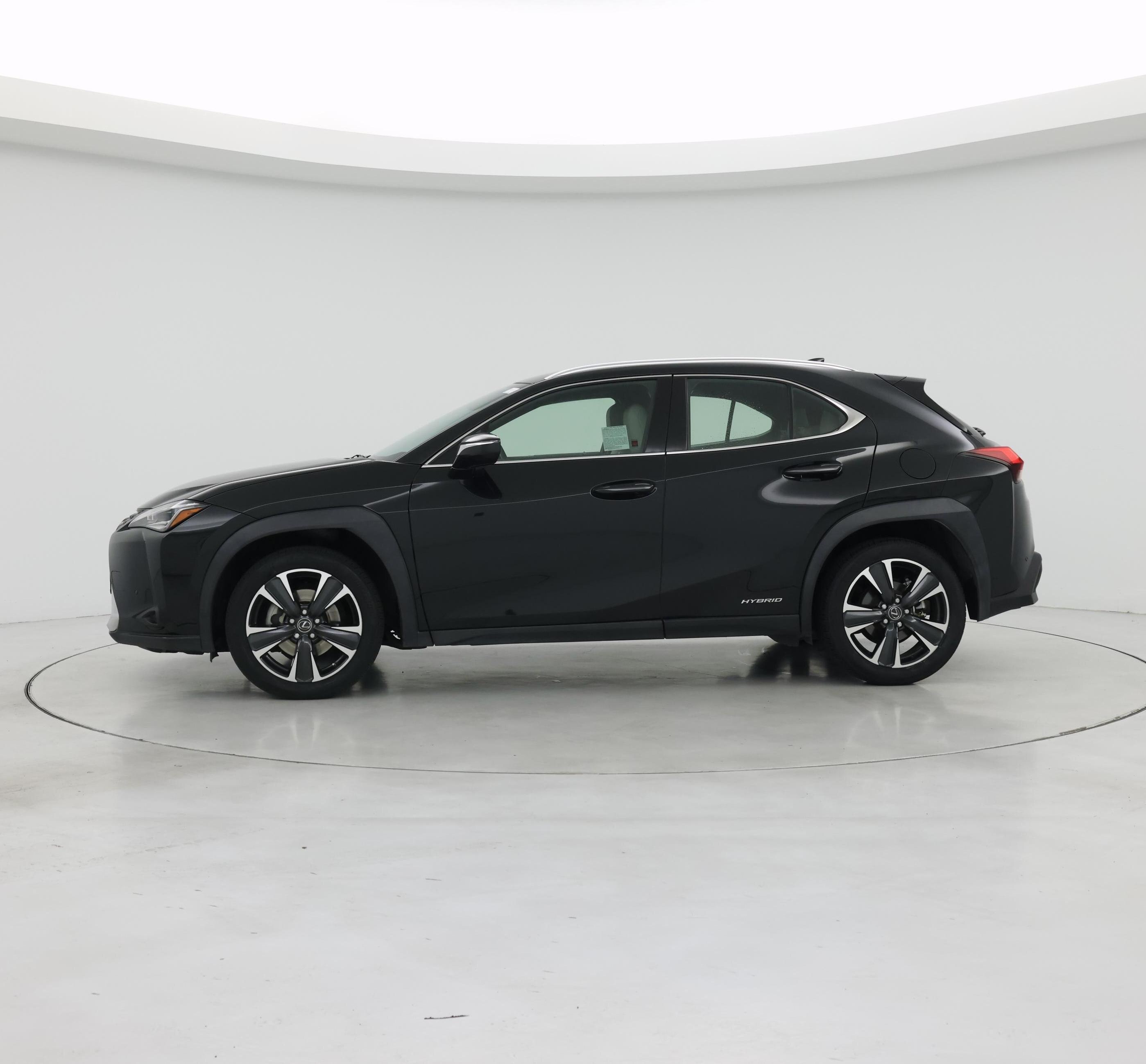 Thumbnail: 2021 Lexus UX - 3