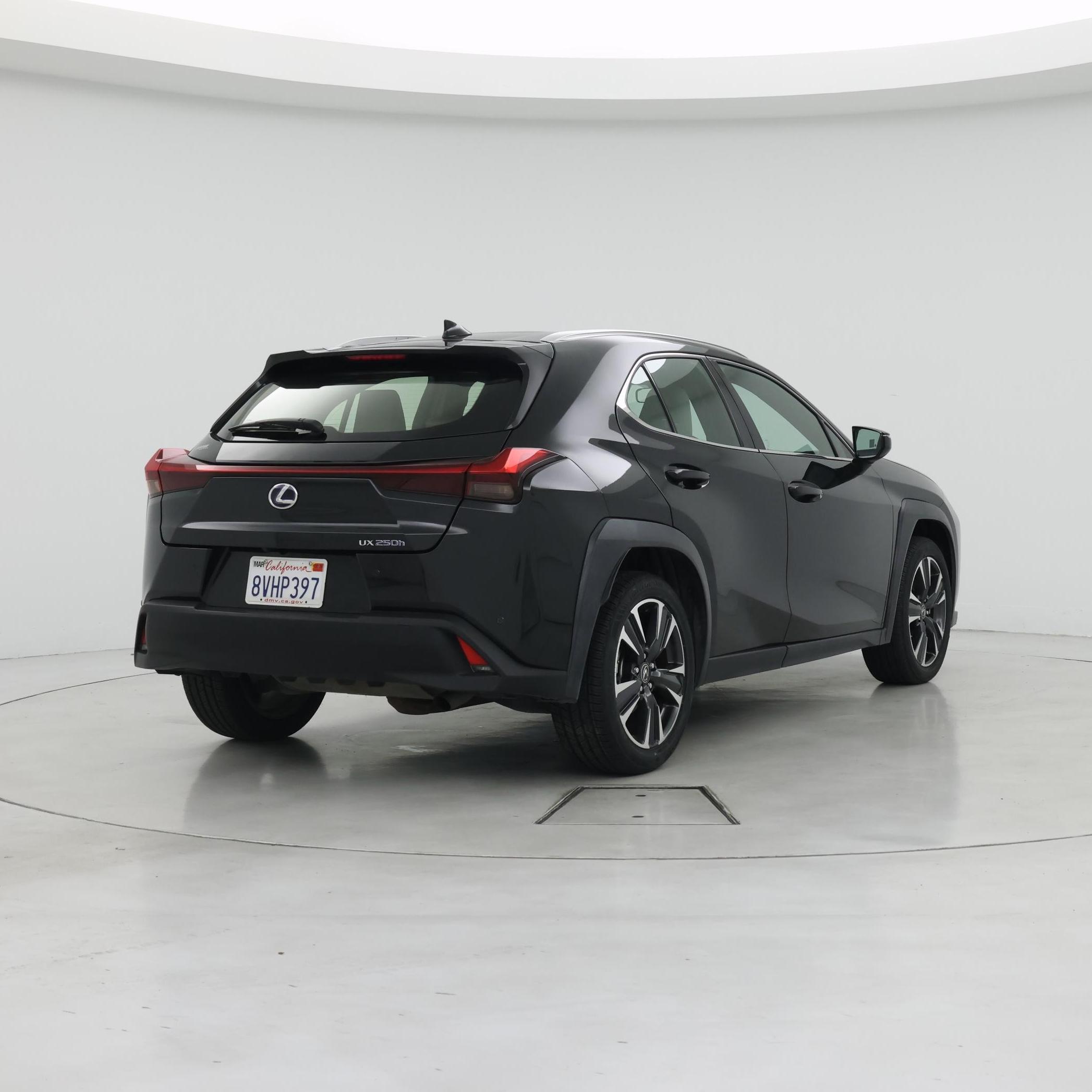 Thumbnail: 2021 Lexus UX - 8