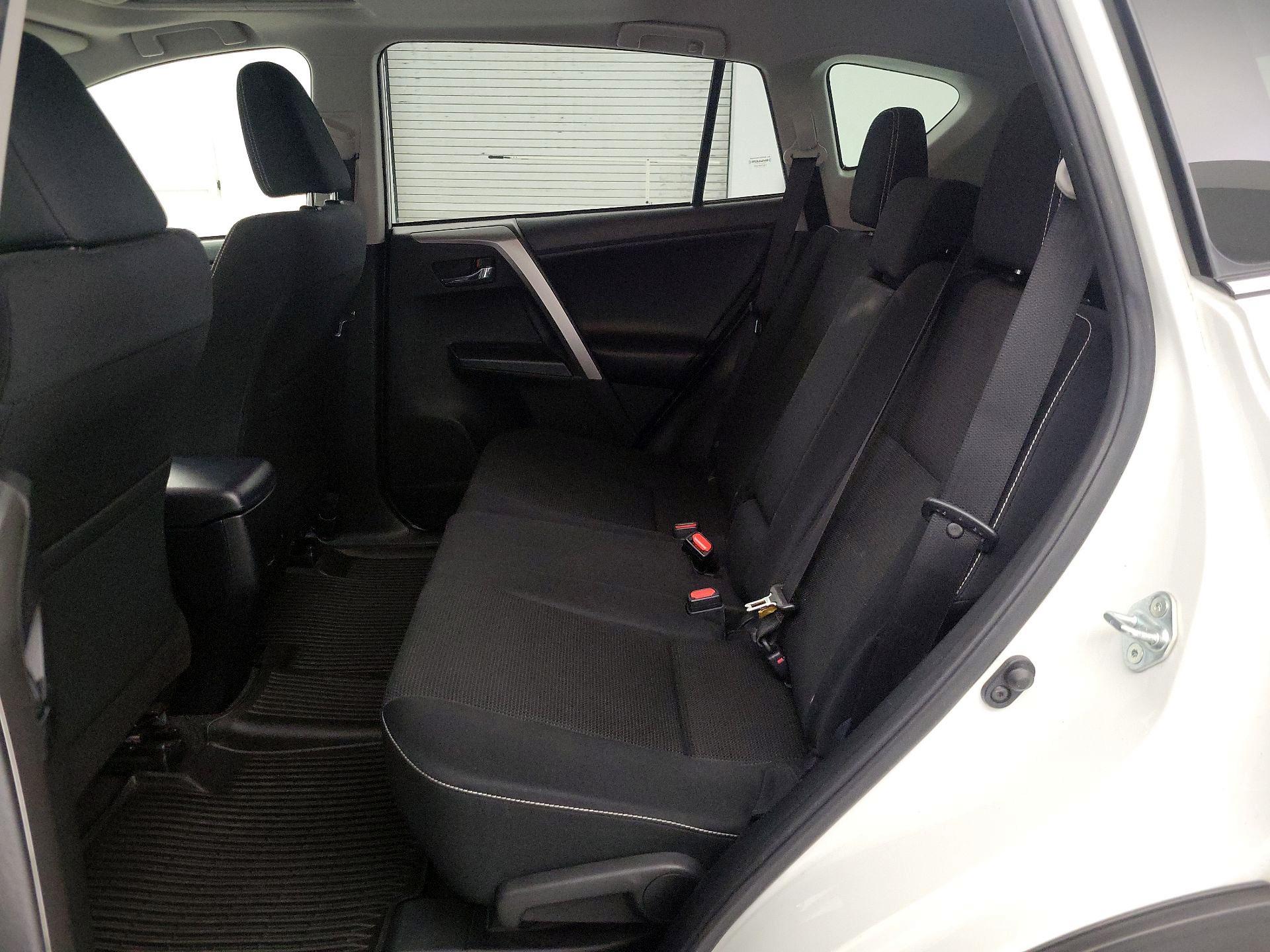 Thumbnail: 2018 Toyota RAV4 - 19