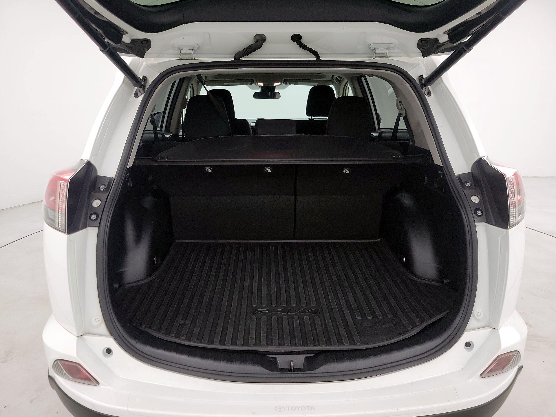 Thumbnail: 2018 Toyota RAV4 - 20