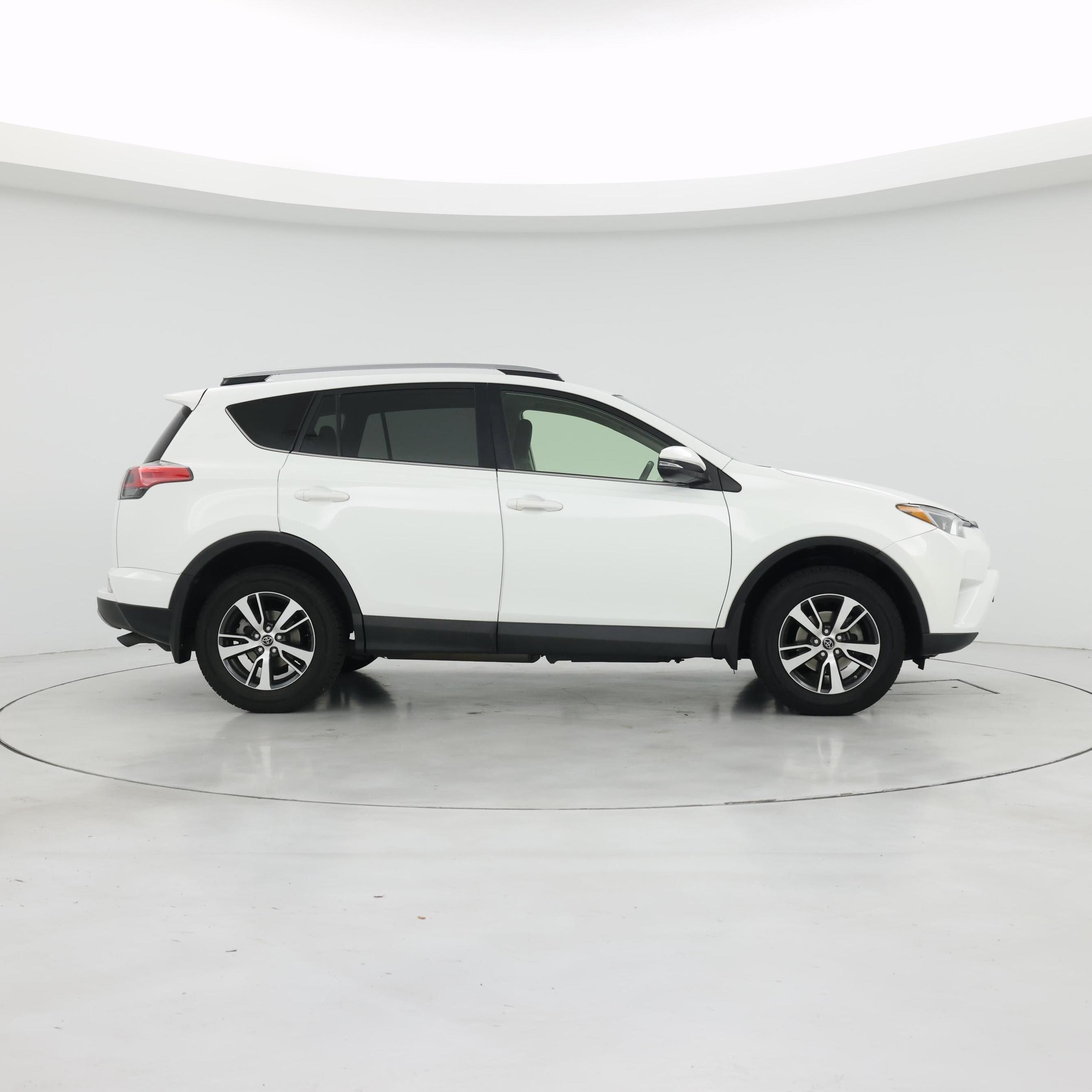 Thumbnail: 2018 Toyota RAV4 - 7