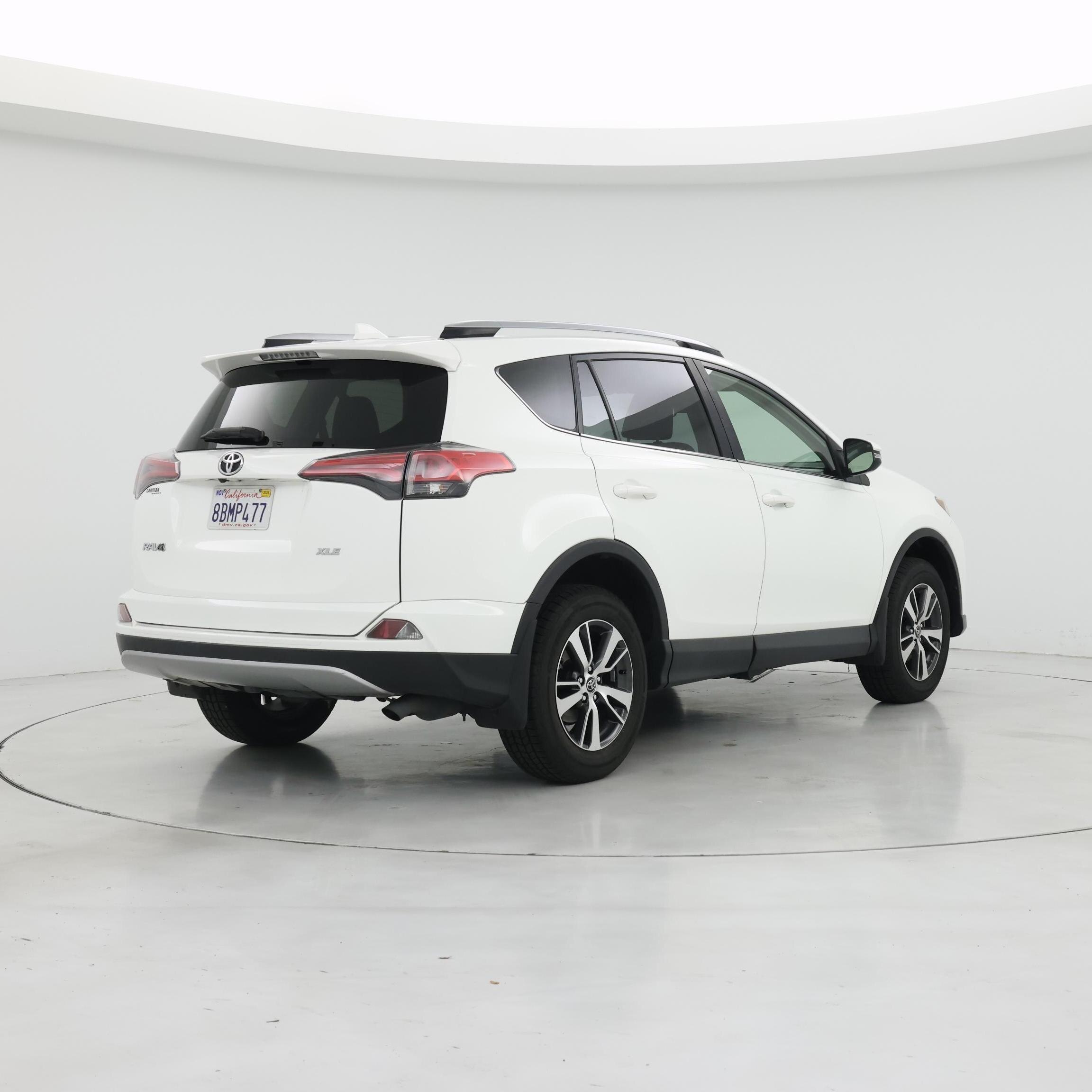 Thumbnail: 2018 Toyota RAV4 - 8