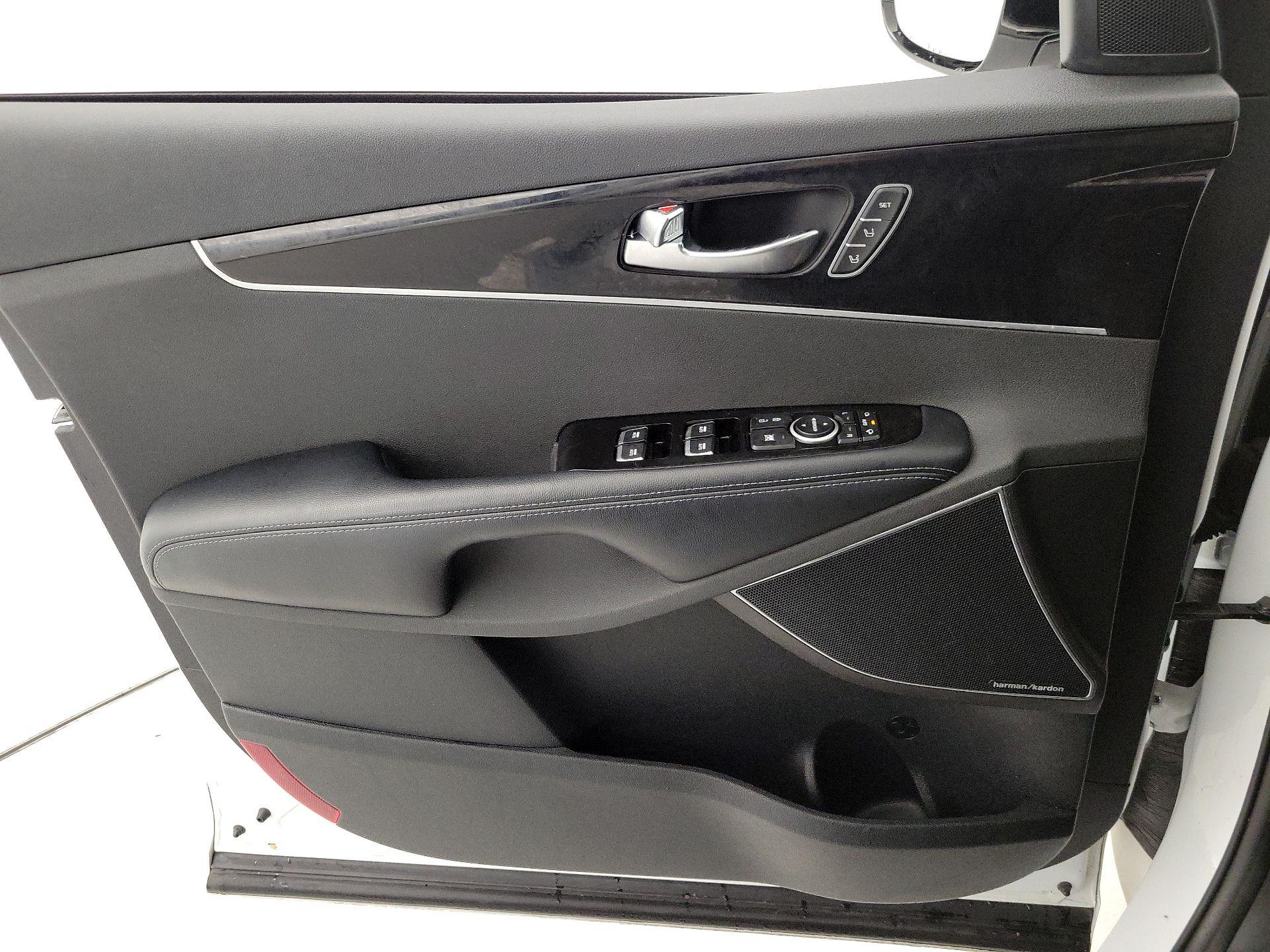 Thumbnail: 2019 Kia Sorento - 12