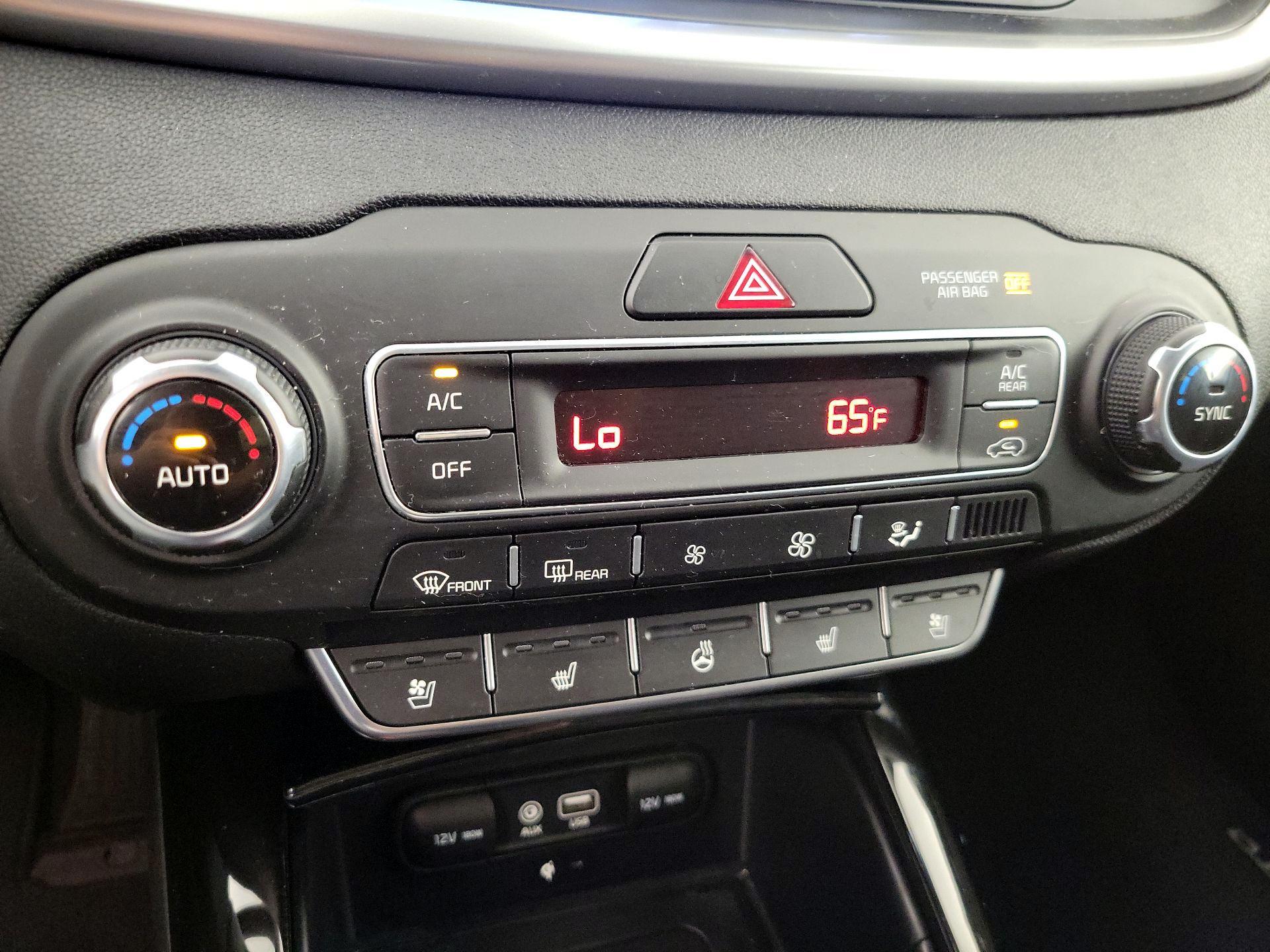 Thumbnail: 2019 Kia Sorento - 16