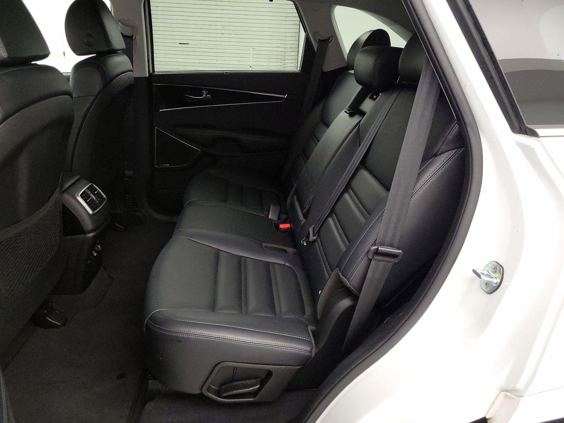 Thumbnail: 2019 Kia Sorento - 19