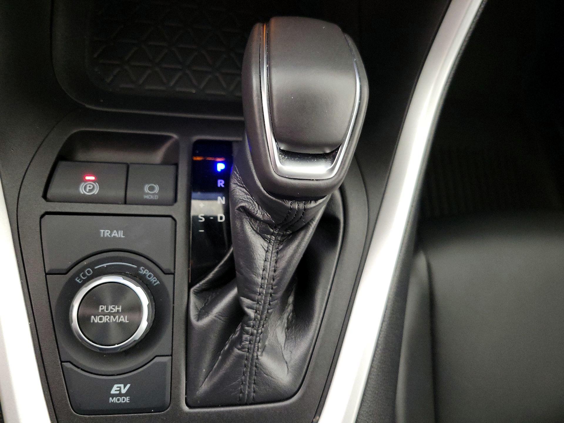 Thumbnail: 2024 Toyota RAV4 - 17