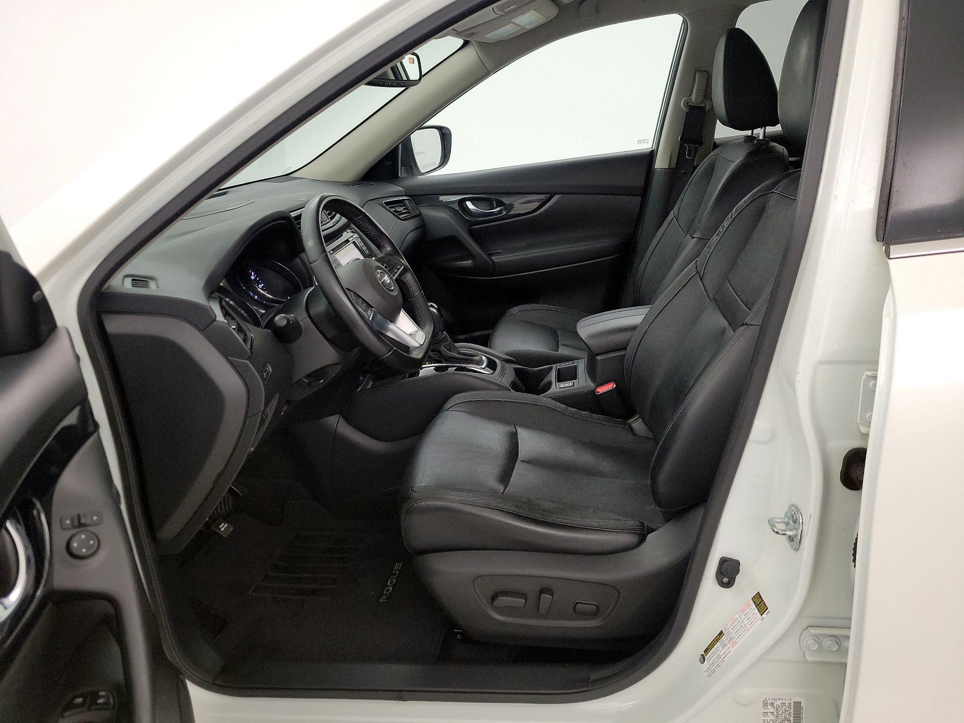 Thumbnail: 2017 Nissan Rogue - 11