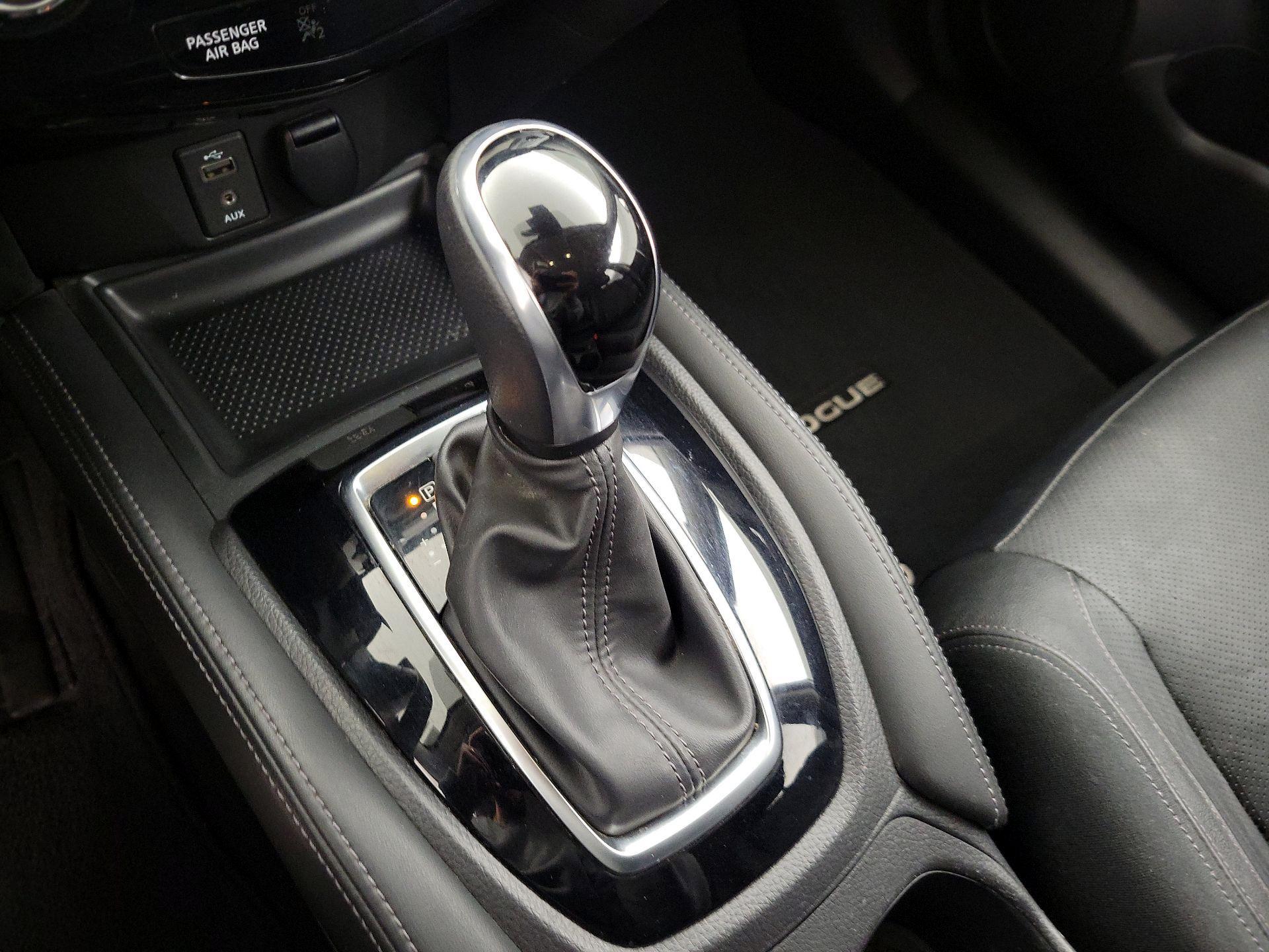 Thumbnail: 2017 Nissan Rogue - 18