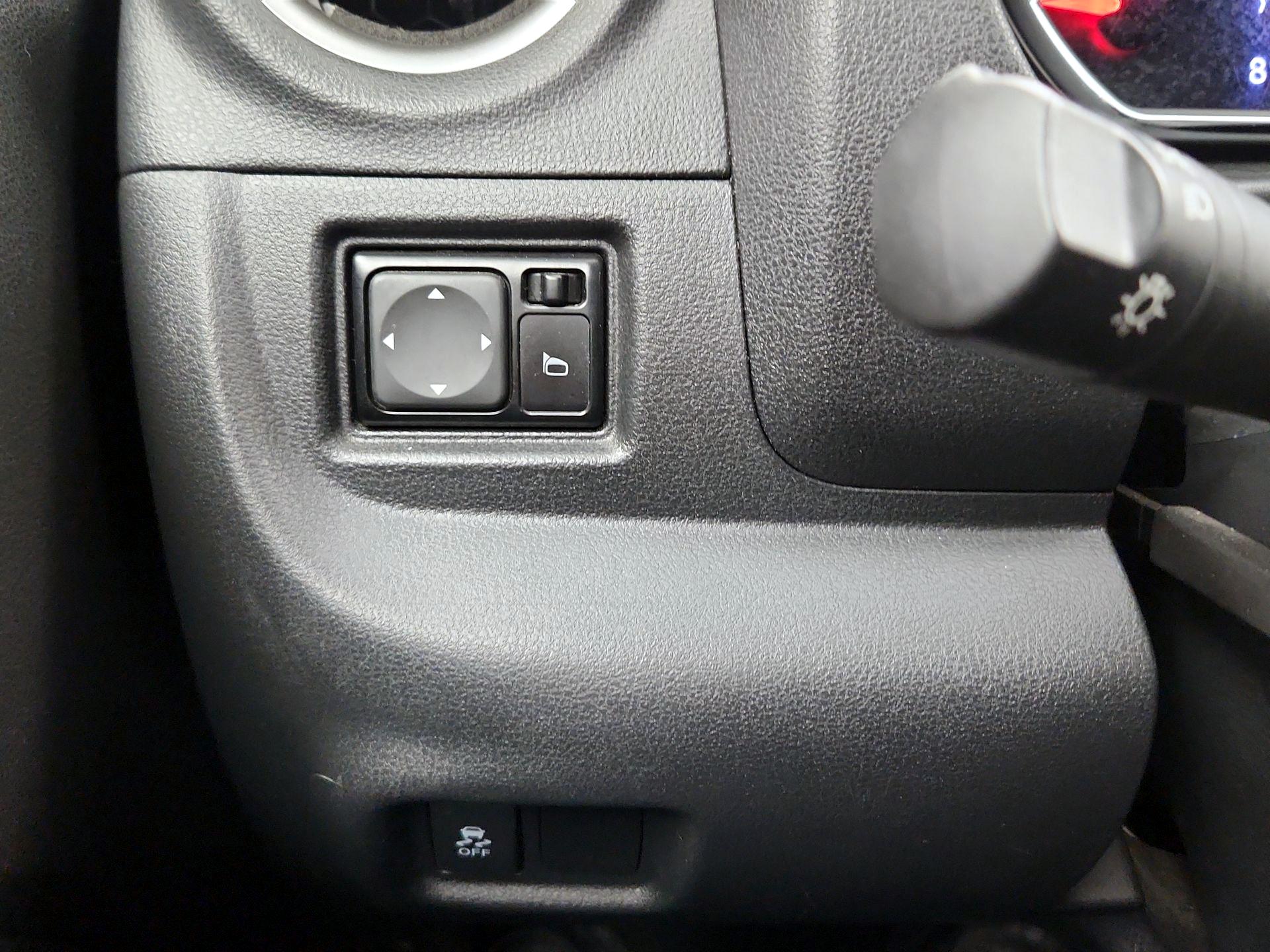 Thumbnail: 2017 Nissan Versa - 13