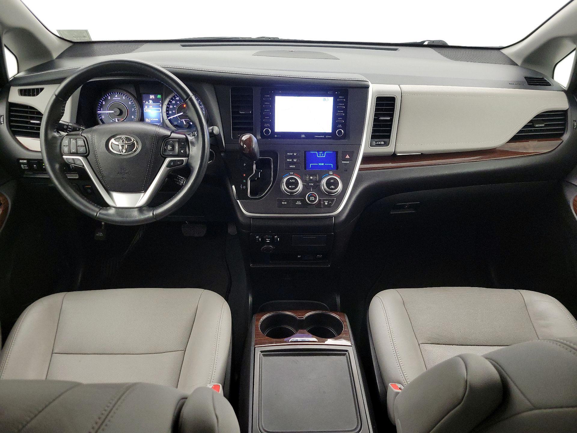 Thumbnail: 2020 Toyota Sienna - 9