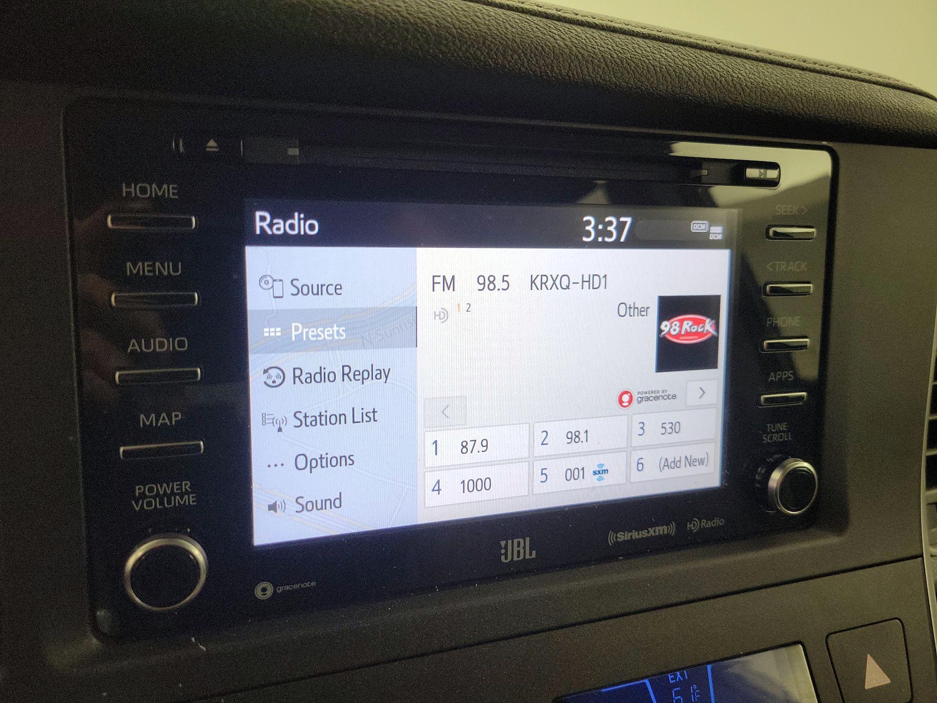 Thumbnail: 2020 Toyota Sienna - 16