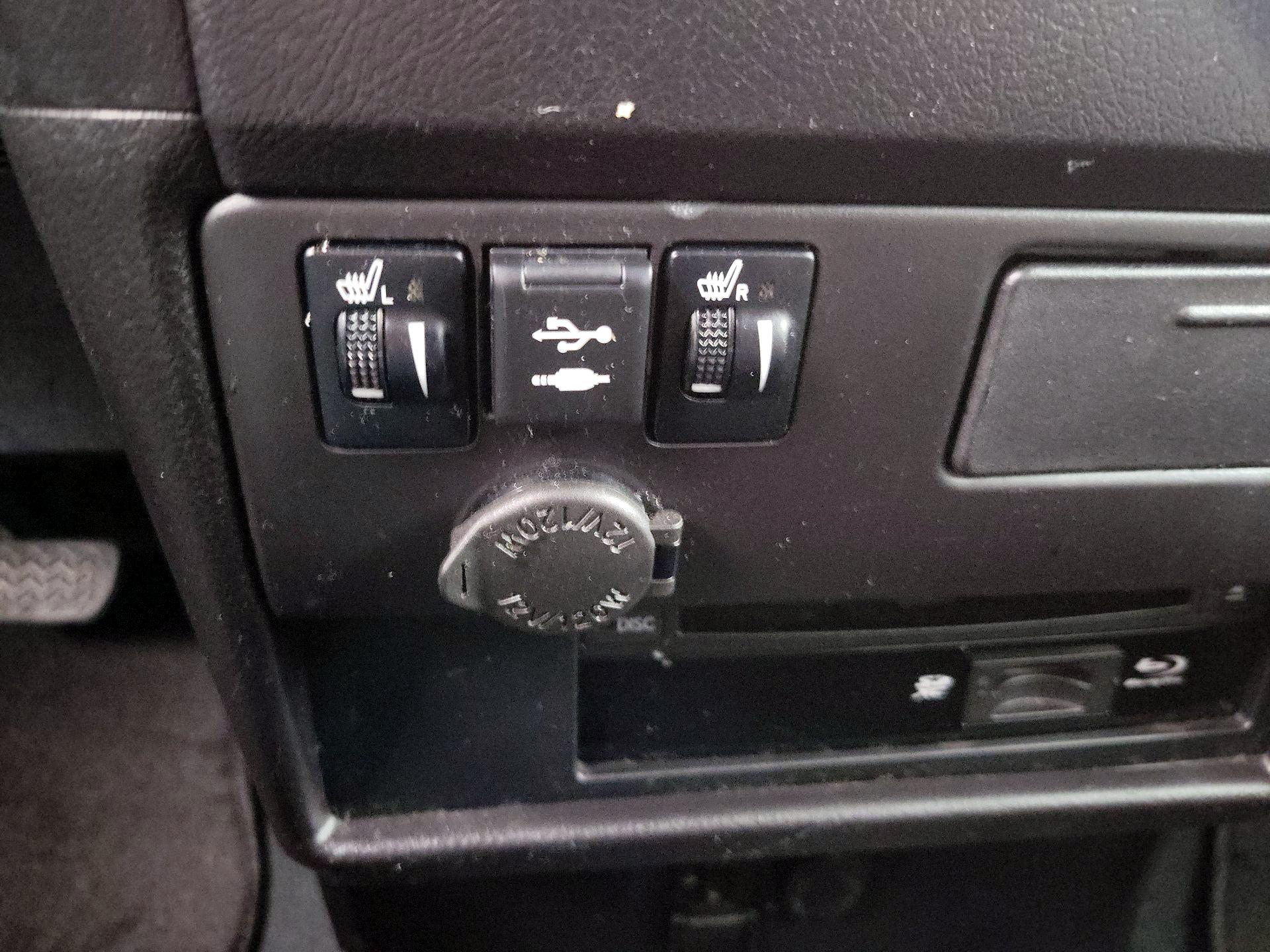 Thumbnail: 2020 Toyota Sienna - 19