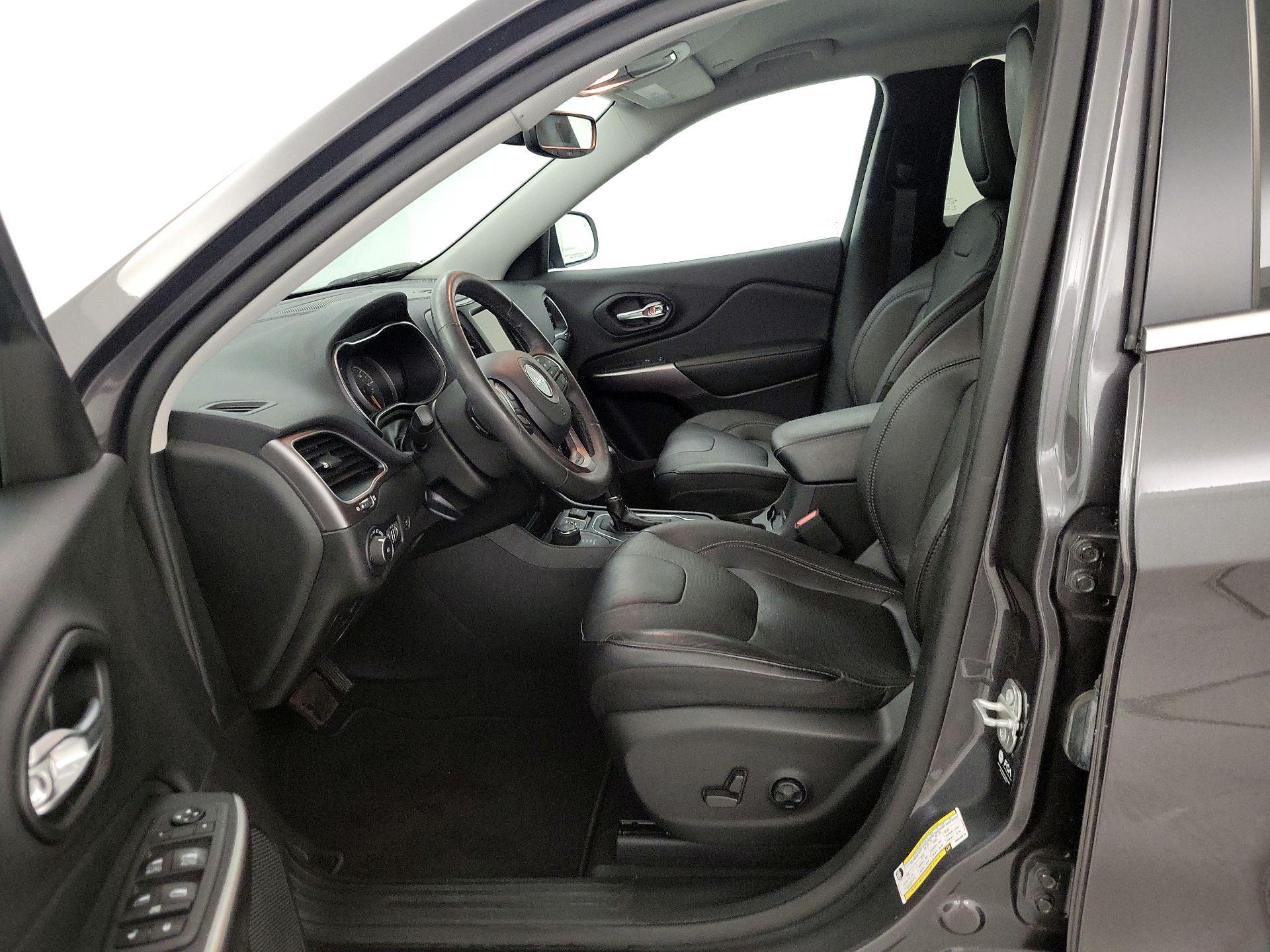 Thumbnail: 2021 Jeep Cherokee - 11