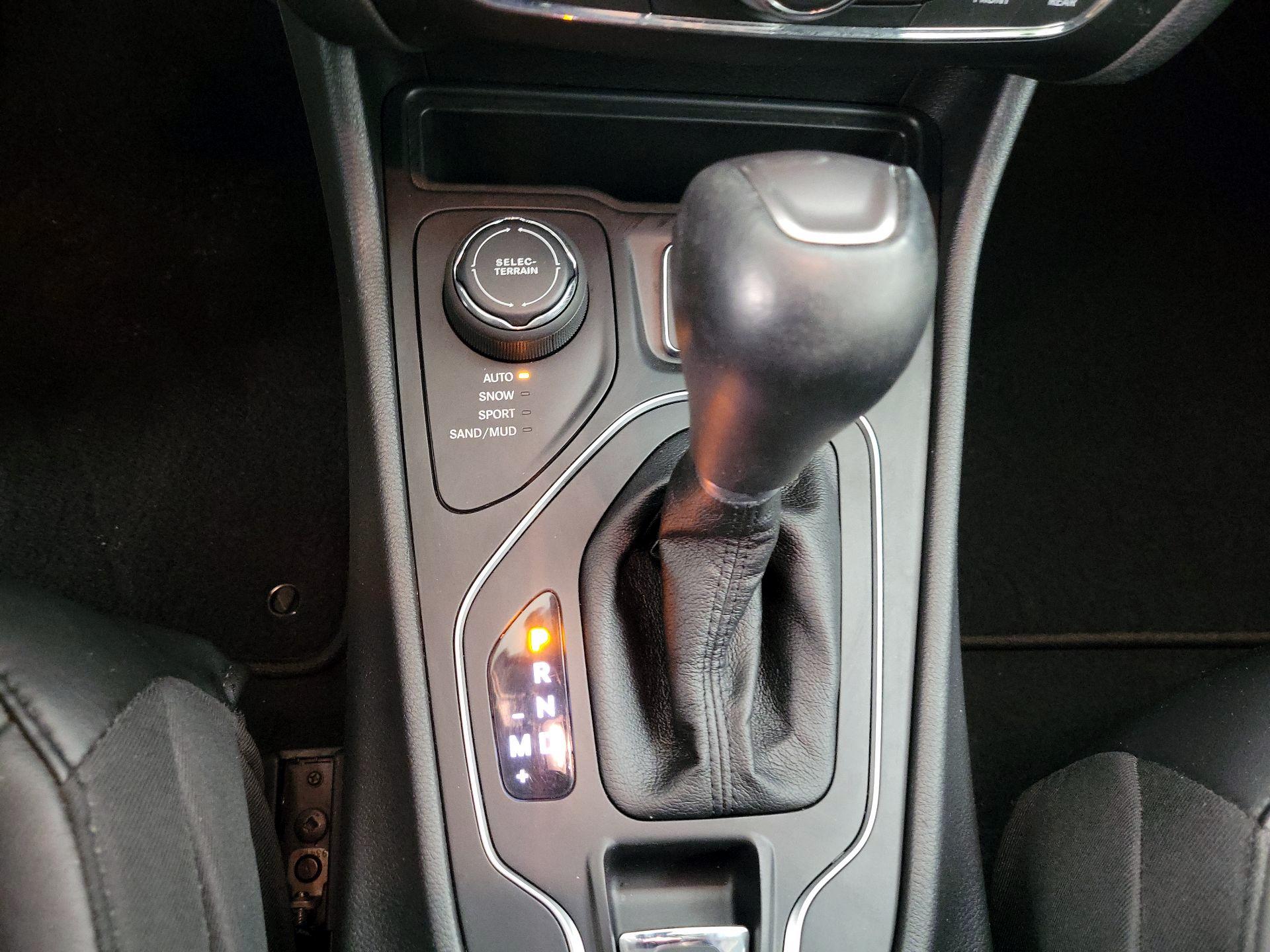 Thumbnail: 2021 Jeep Cherokee - 17