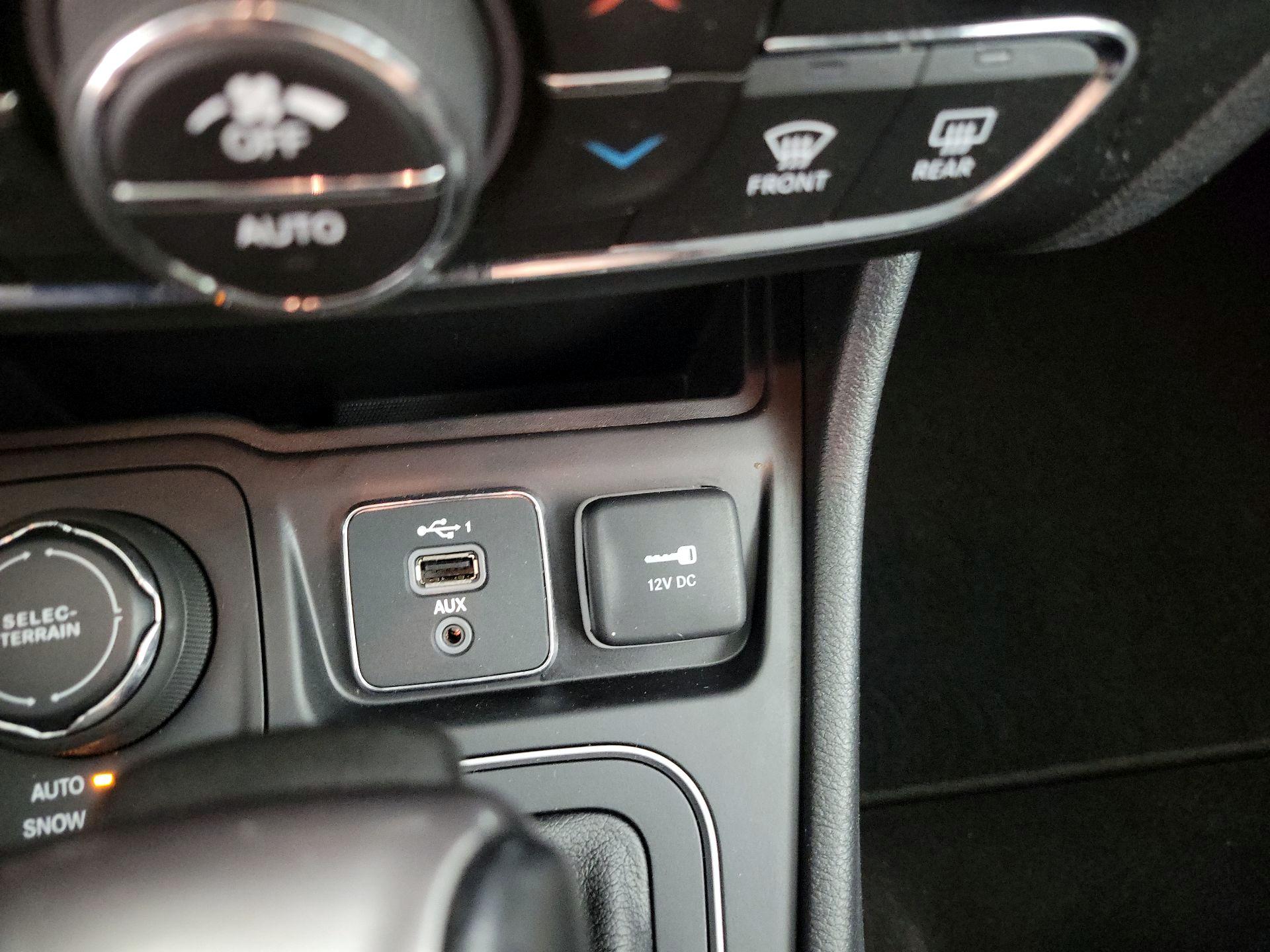 Thumbnail: 2021 Jeep Cherokee - 18